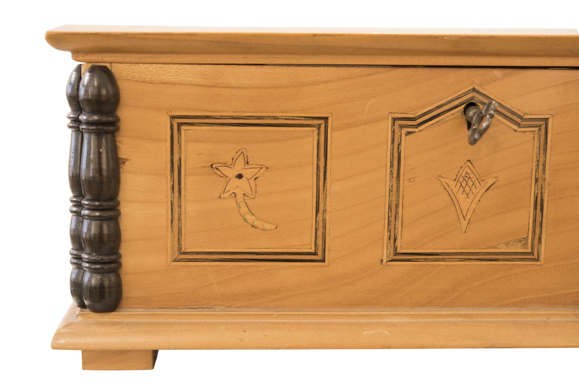 Verschließbare Holzschatulle mit Verzierungen | Lockable Wooden Box with Decorations - Image 5 of 5