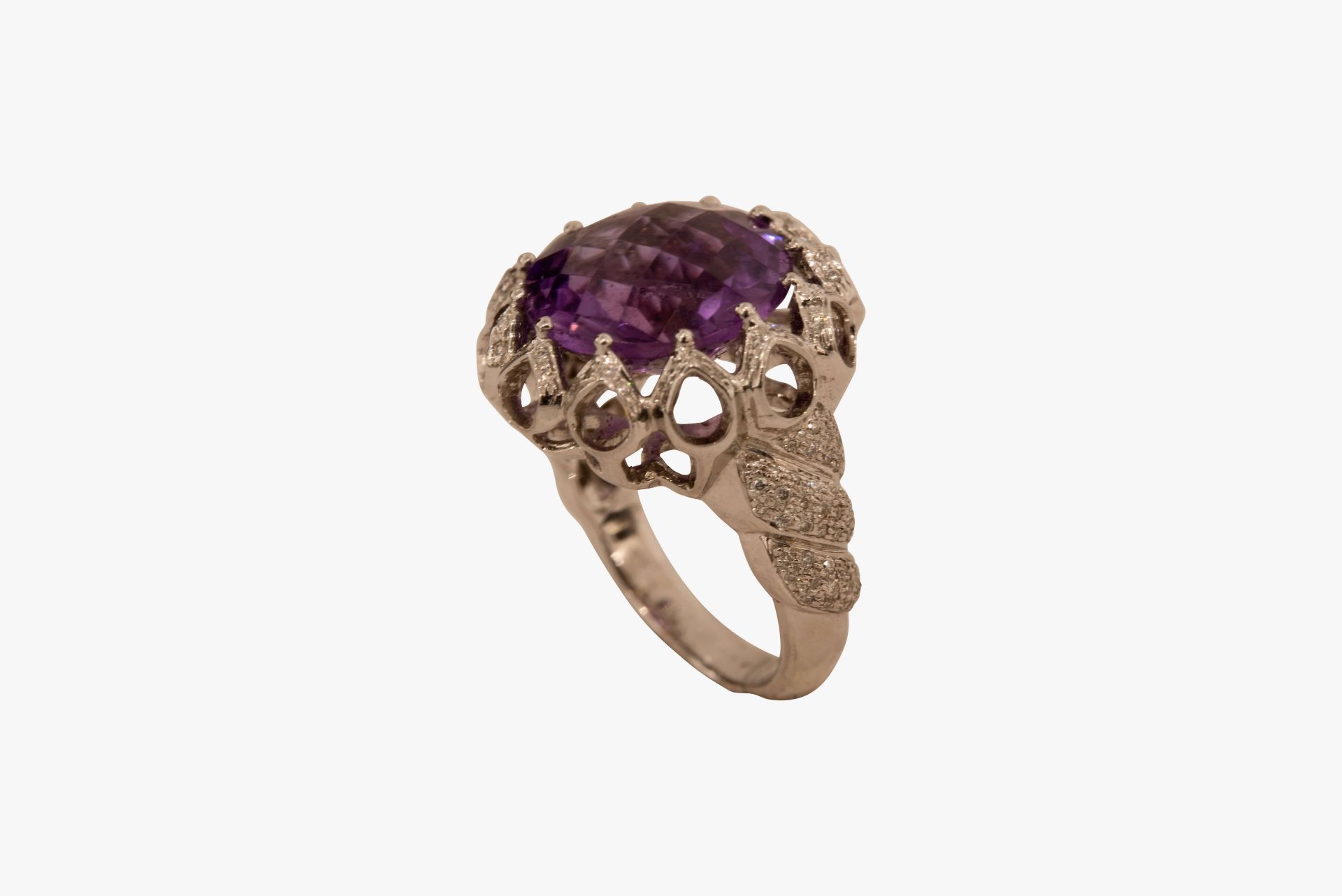 Ring WG mit Brillanten und einen Amethyst|Ring with Diamonds and an Amethyst