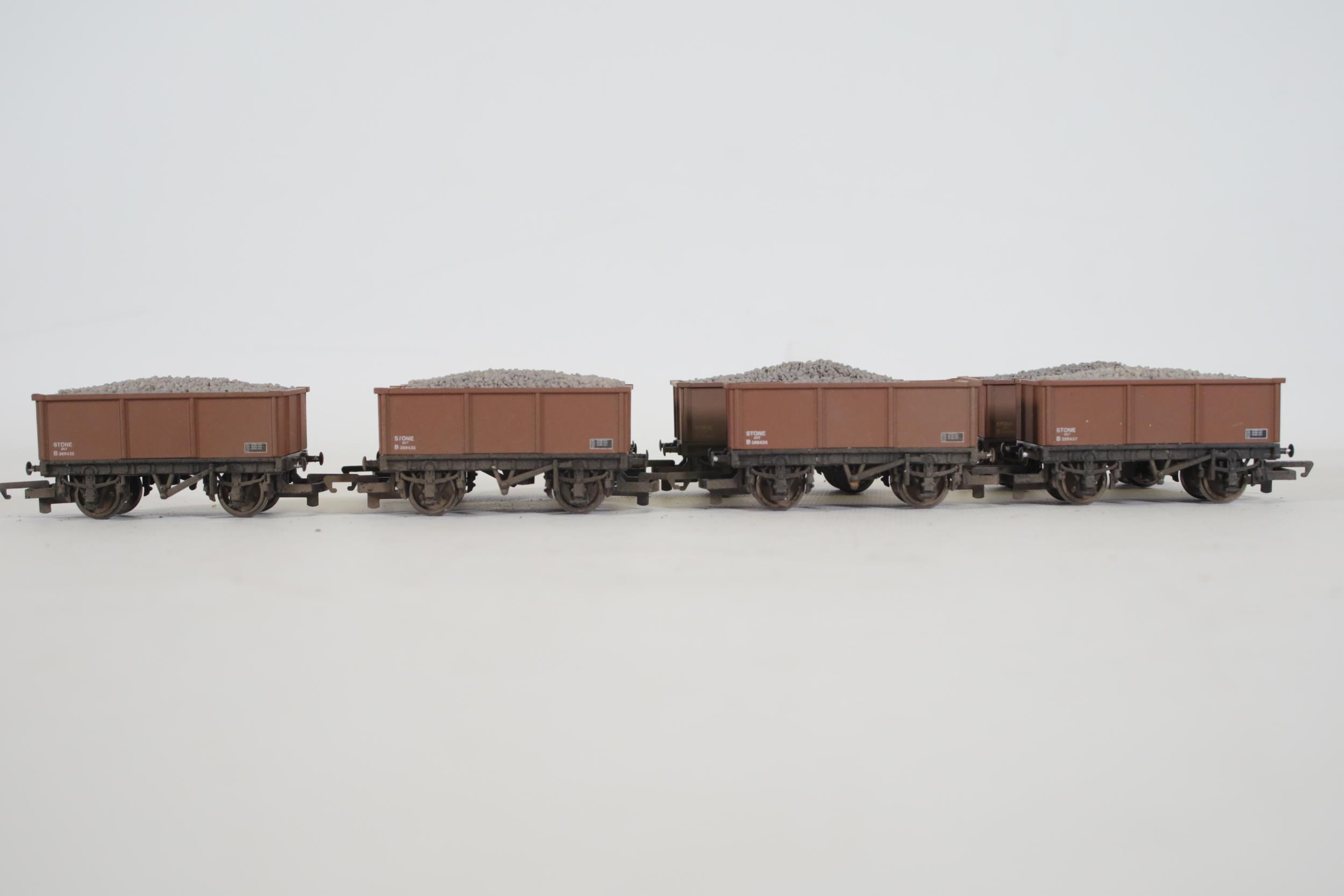 10 Hornby 26 Tonne Full Stone Carriers OO Gauge Goods Wagons - Image 5 of 8