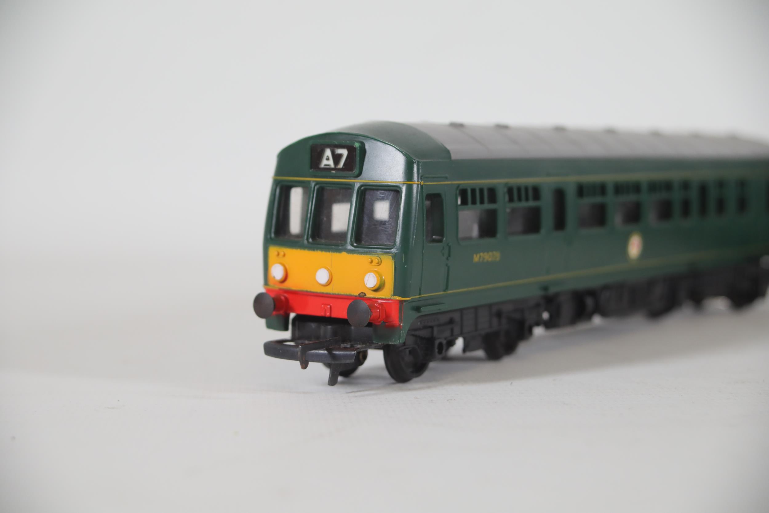 2 Hornby BR Green DMU Coaches Front and Back Locomotives - Image 8 of 8