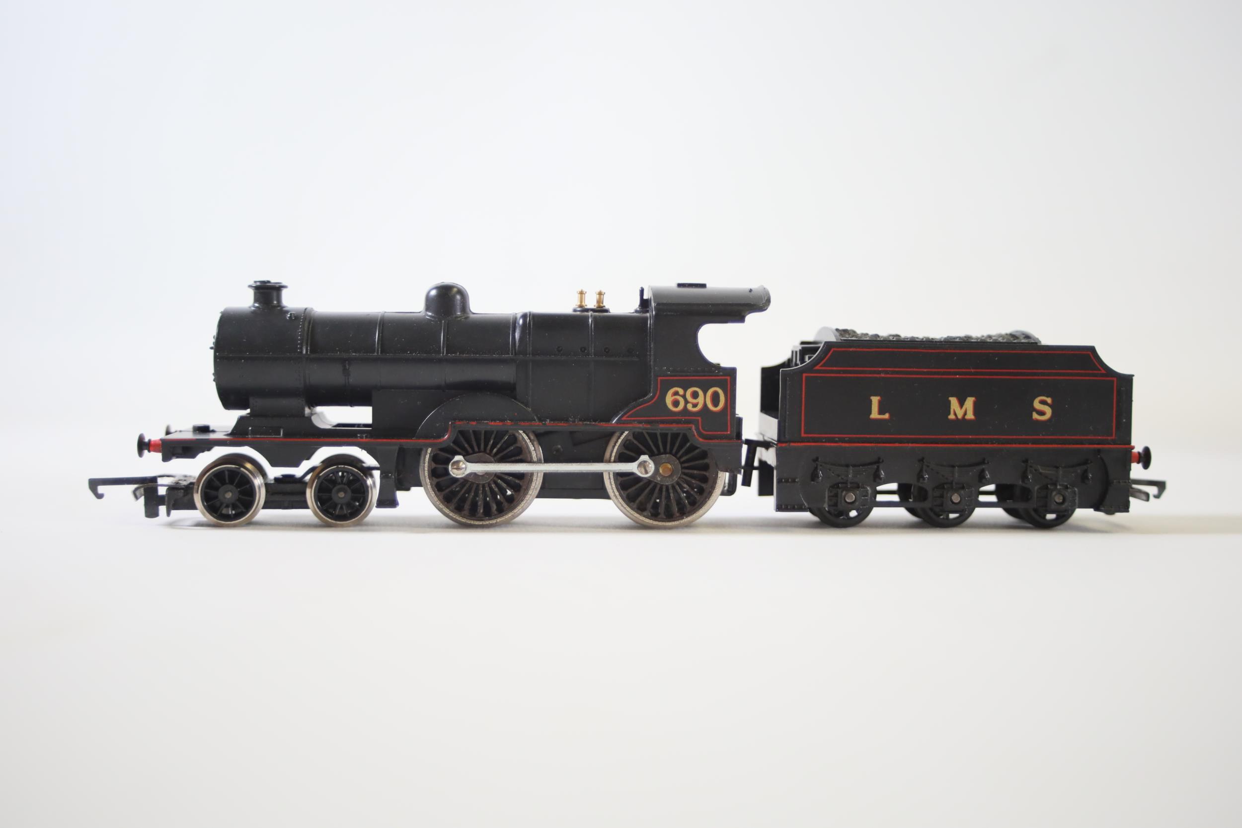2 OO Gauge Locomotives 1 Hornby 1 Airfix LMS 690 Caerphilly Castle 4037 - Image 10 of 22