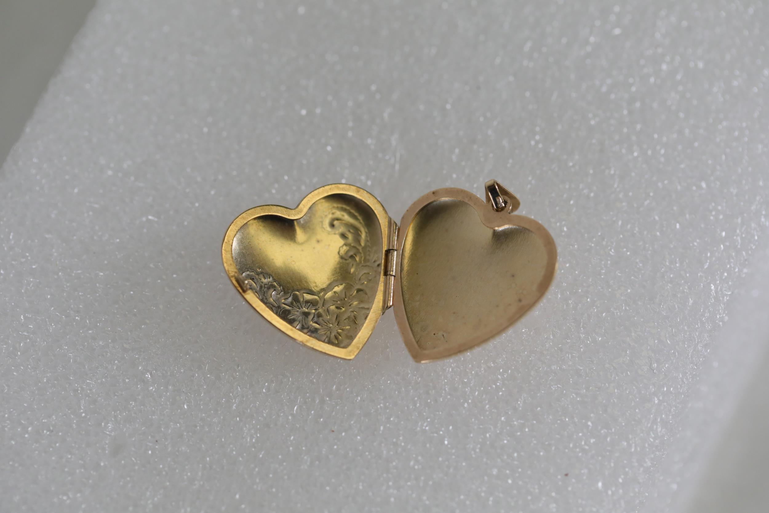 375 Gold Small Lockett Love heart - Image 7 of 8