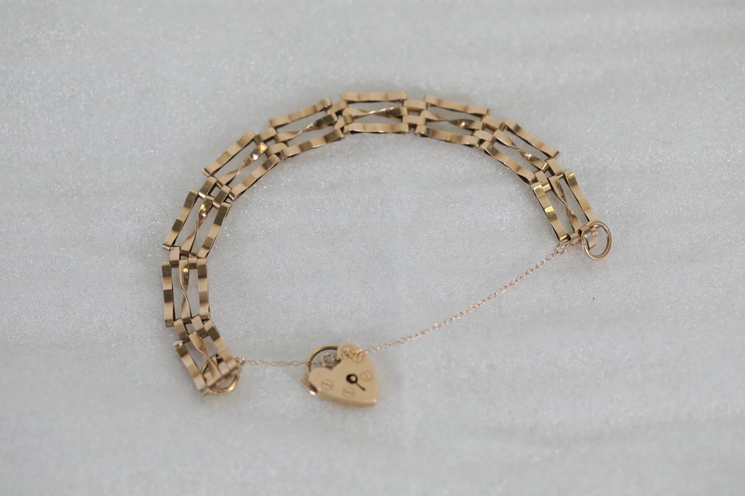 Lovely 9ct gold lockett and bracelett chain