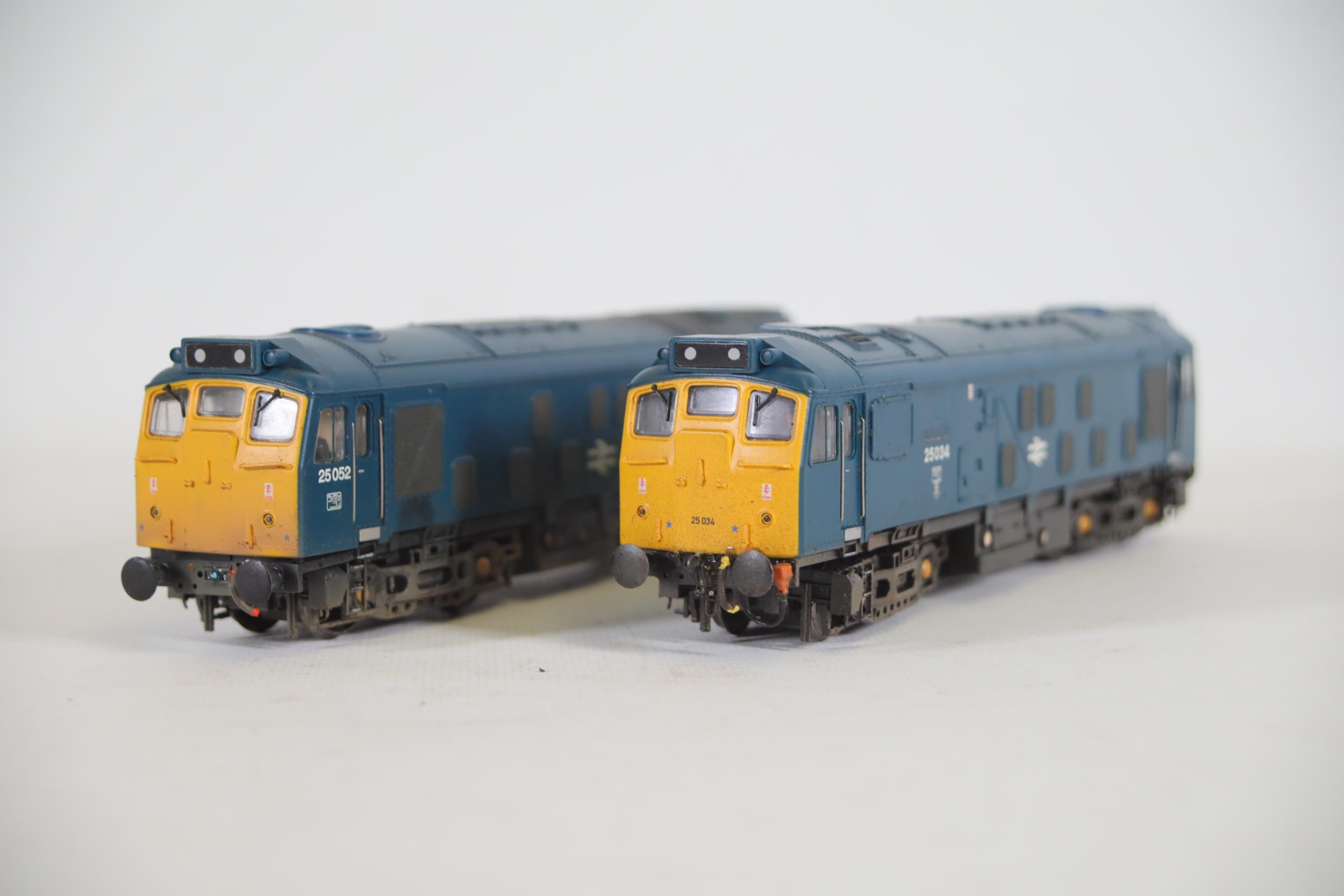 2 Bachmann BR Blue OO Gauge Locomotives Class 25 Diesels