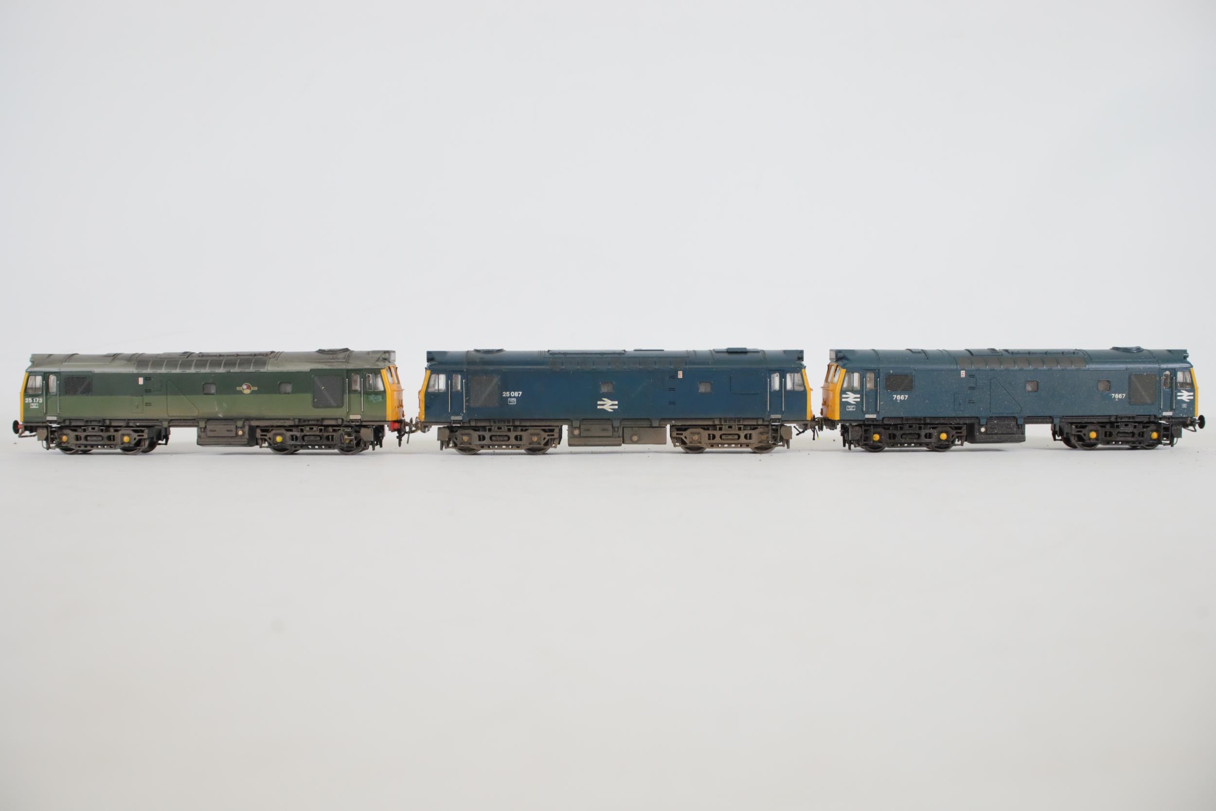 3 Bachmann Locomotives OO Gauge 25087 7667 and 25173 - Image 3 of 8