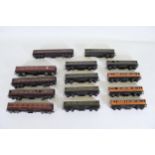 14 Tin Plate Carriages OO Gauge 2x Hornby Dublo
