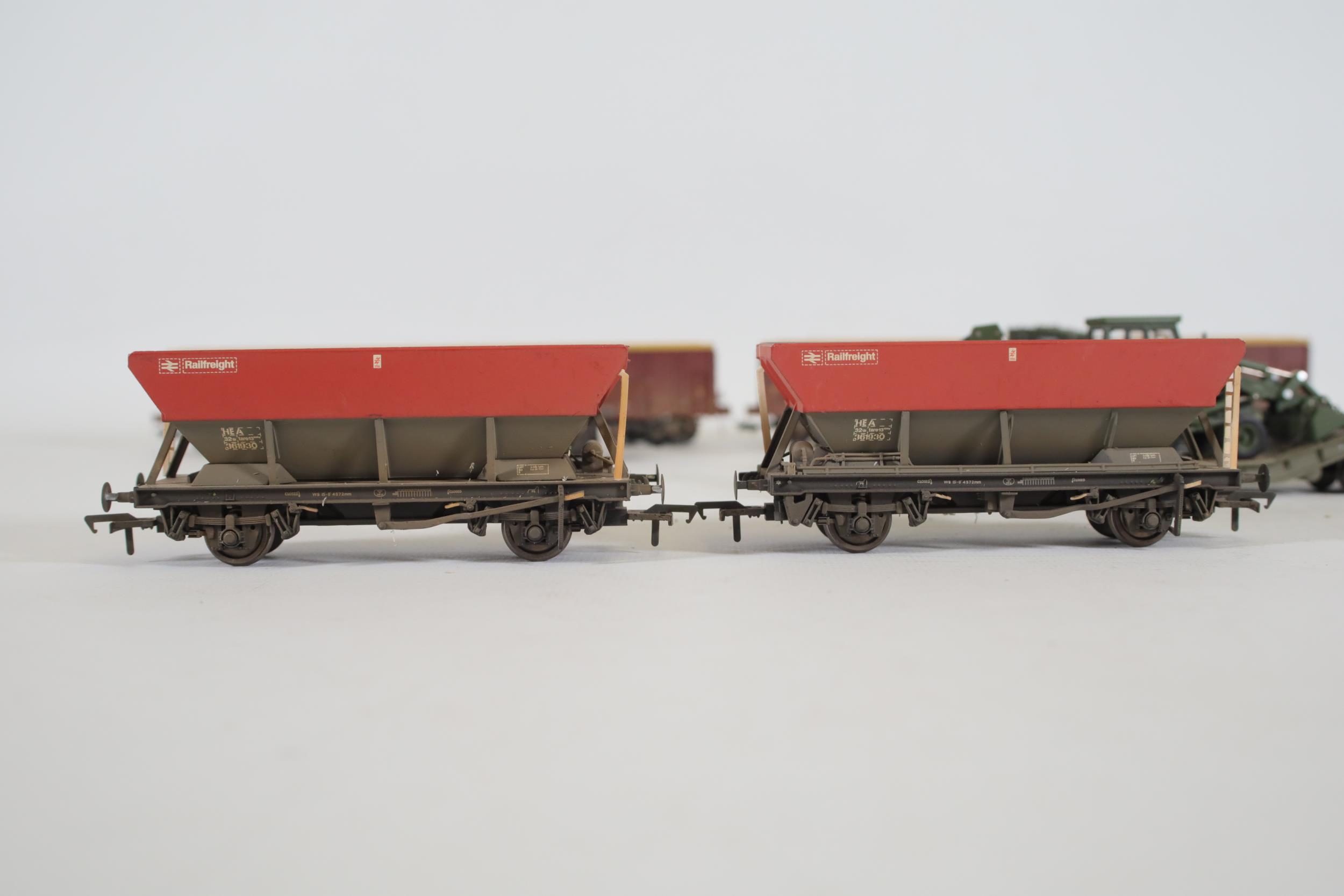 6 Bachmann Transport Wagons and 2 Oxford Gun Transports OO Gauge - Image 2 of 8