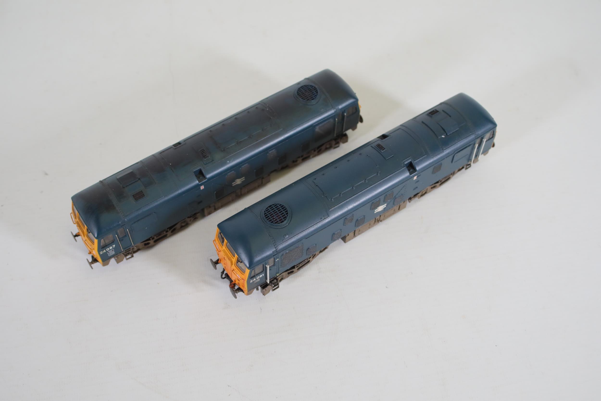 2 Bachmann Class 25 diesel Locomotives OO Gauge 24087 and 24081 - Image 3 of 8