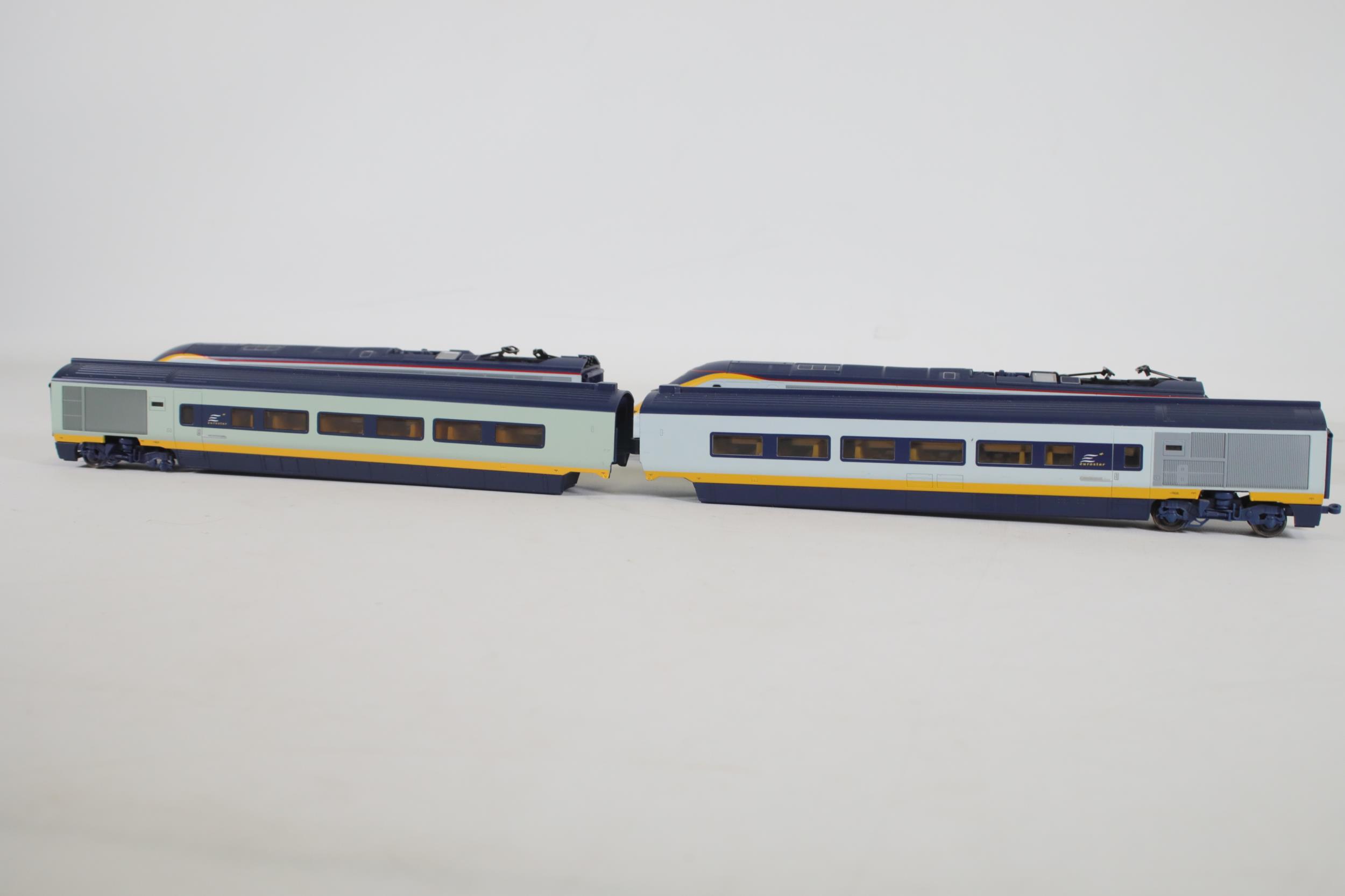 Eurostar Hornby Set 2 Locomotives and 2 Carriages 3220 3219 OO Gauge - Image 7 of 9