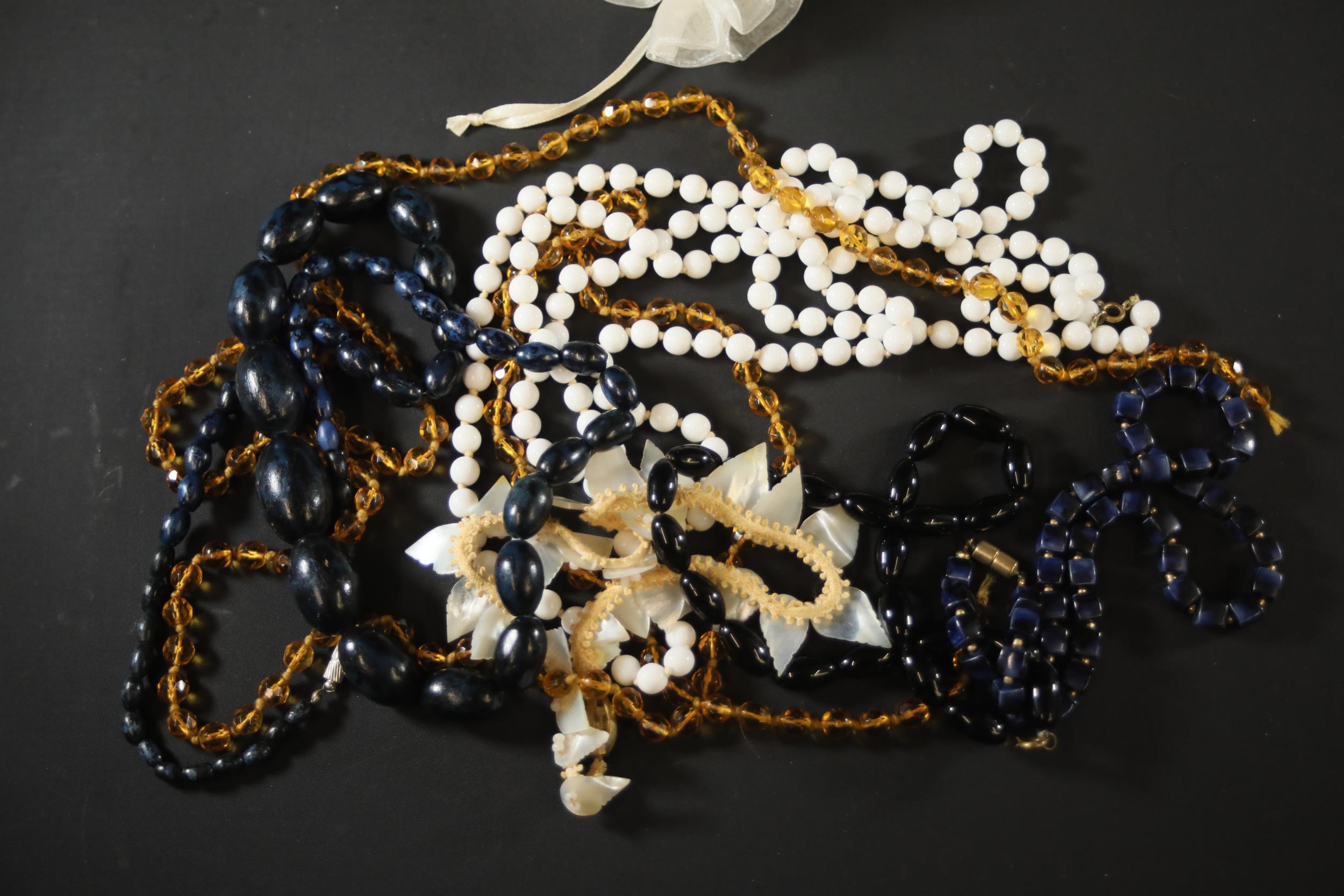 Large collection of costume jewellery - Image 19 of 21