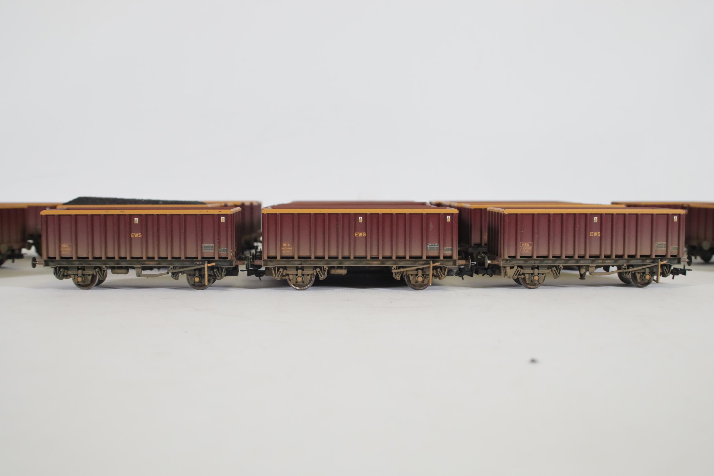 25x Bachmann 45 Tonne Box Body Mineral Wagons OO Gauge - Image 6 of 8