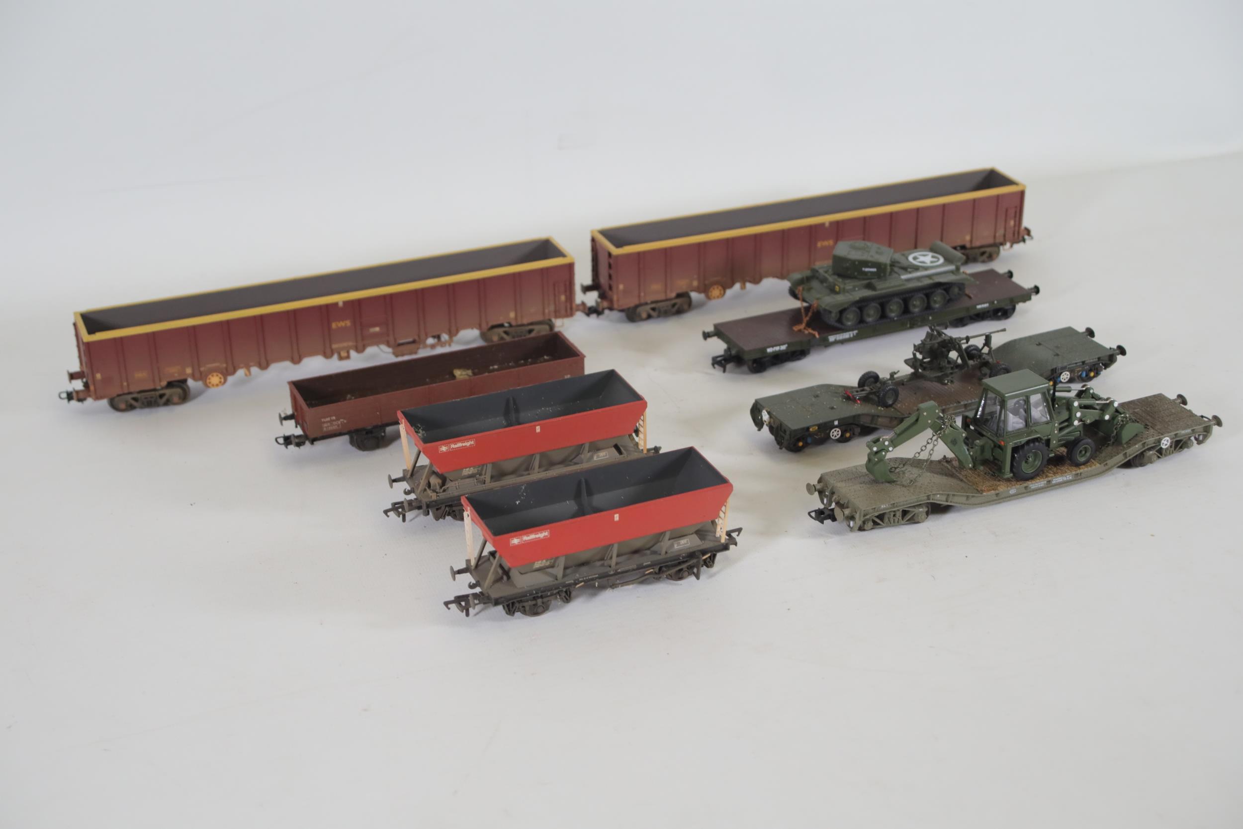 6 Bachmann Transport Wagons and 2 Oxford Gun Transports OO Gauge