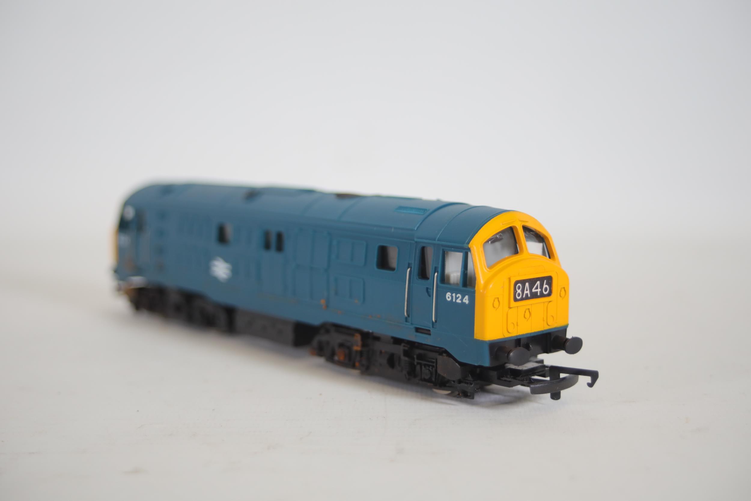 Hornby BR Class 29 BoBo Diesel 6124 Plus Other