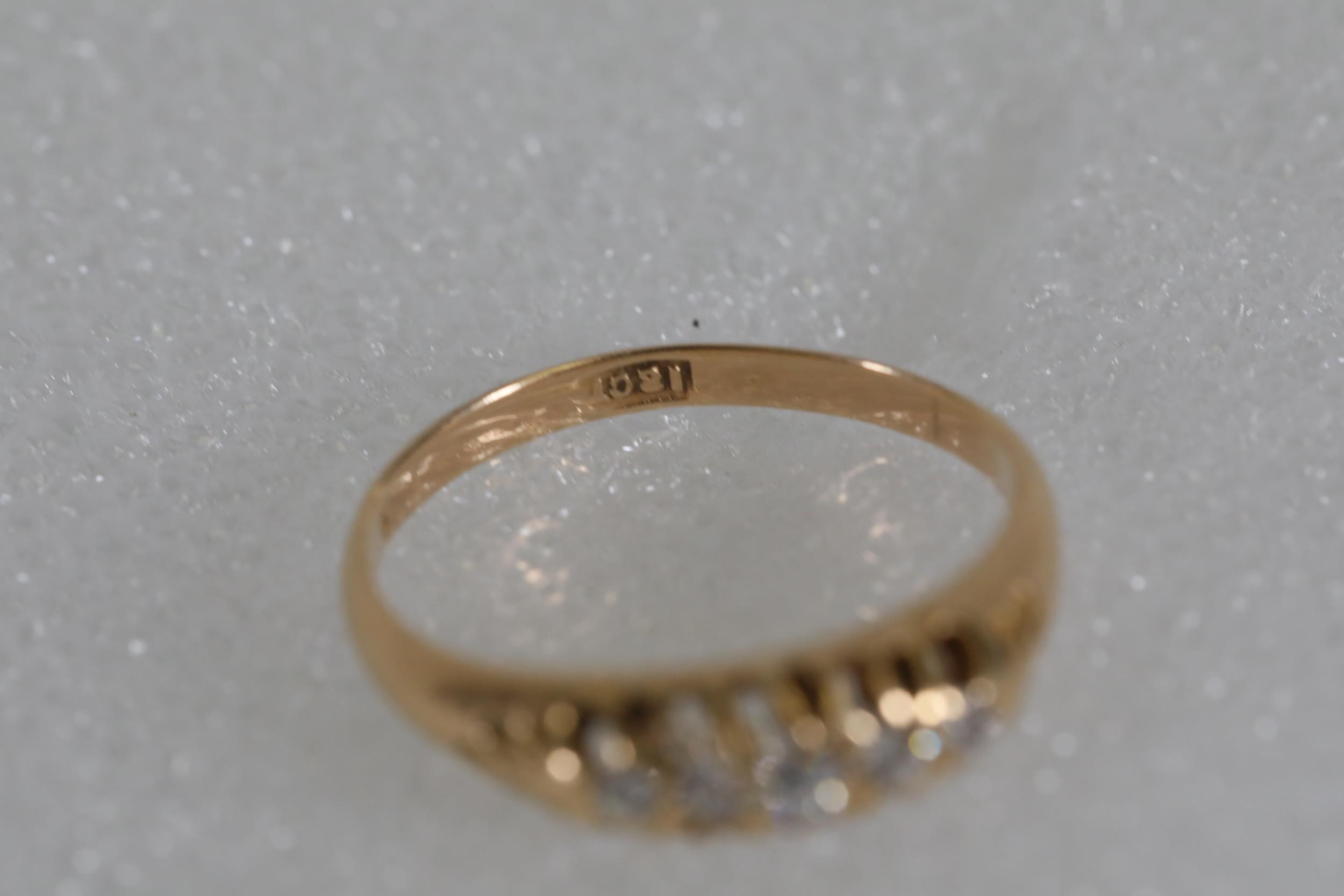 18ct Gold Diamond 5 set ring - Image 3 of 9