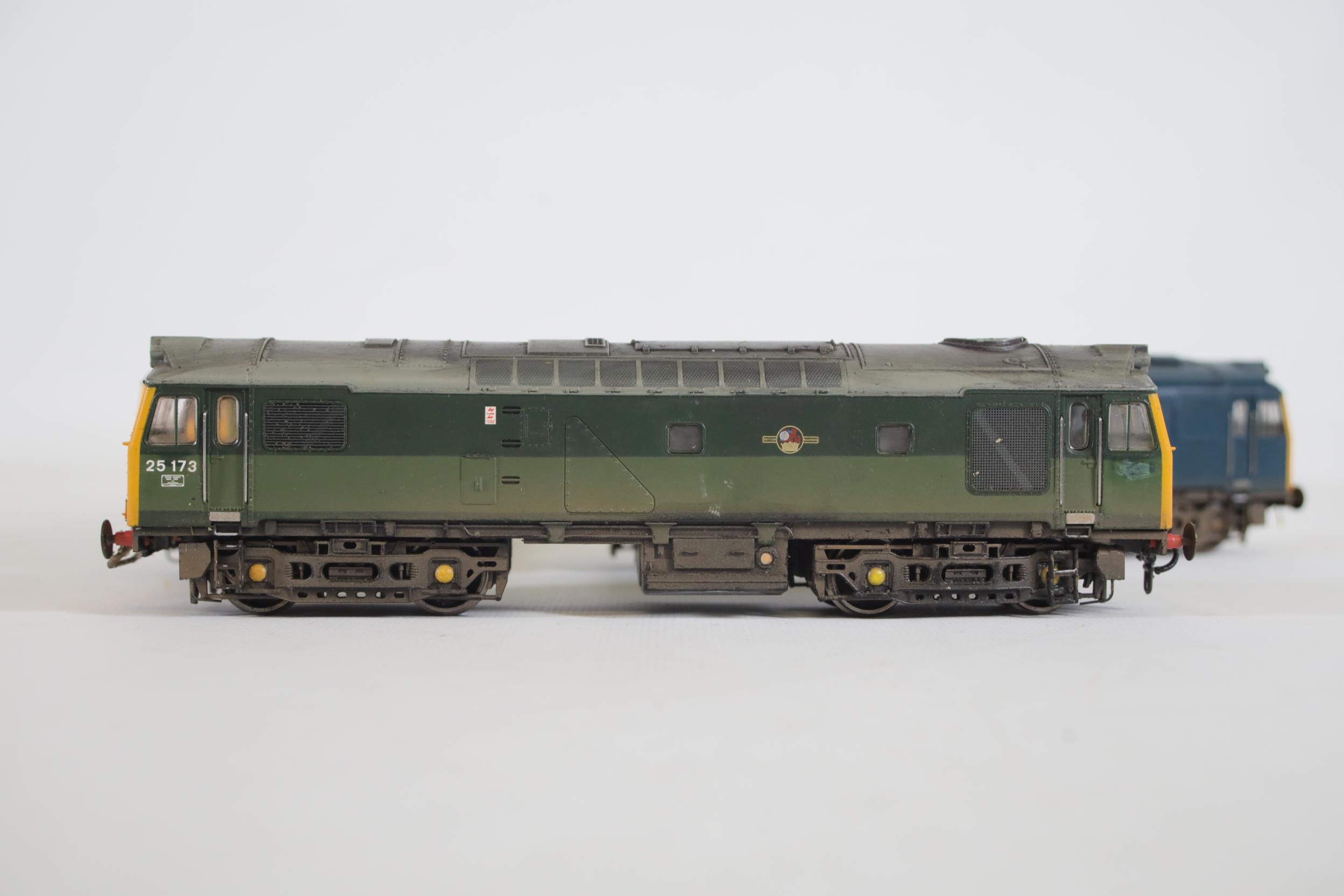 3 Bachmann Locomotives OO Gauge 25087 7667 and 25173 - Image 7 of 8