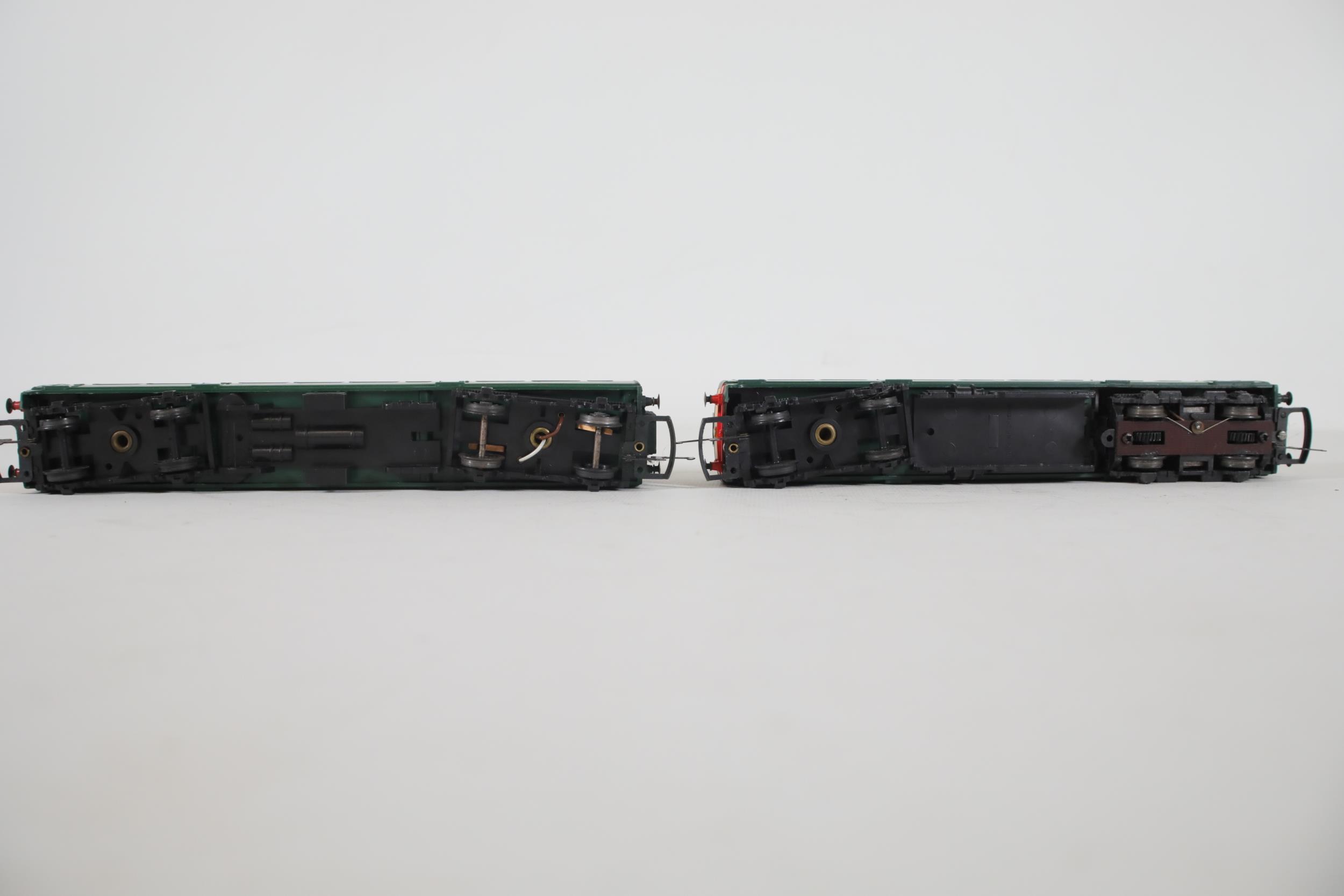 2 Hornby BR Green DMU Coaches Front and Back Locomotives - Image 5 of 8