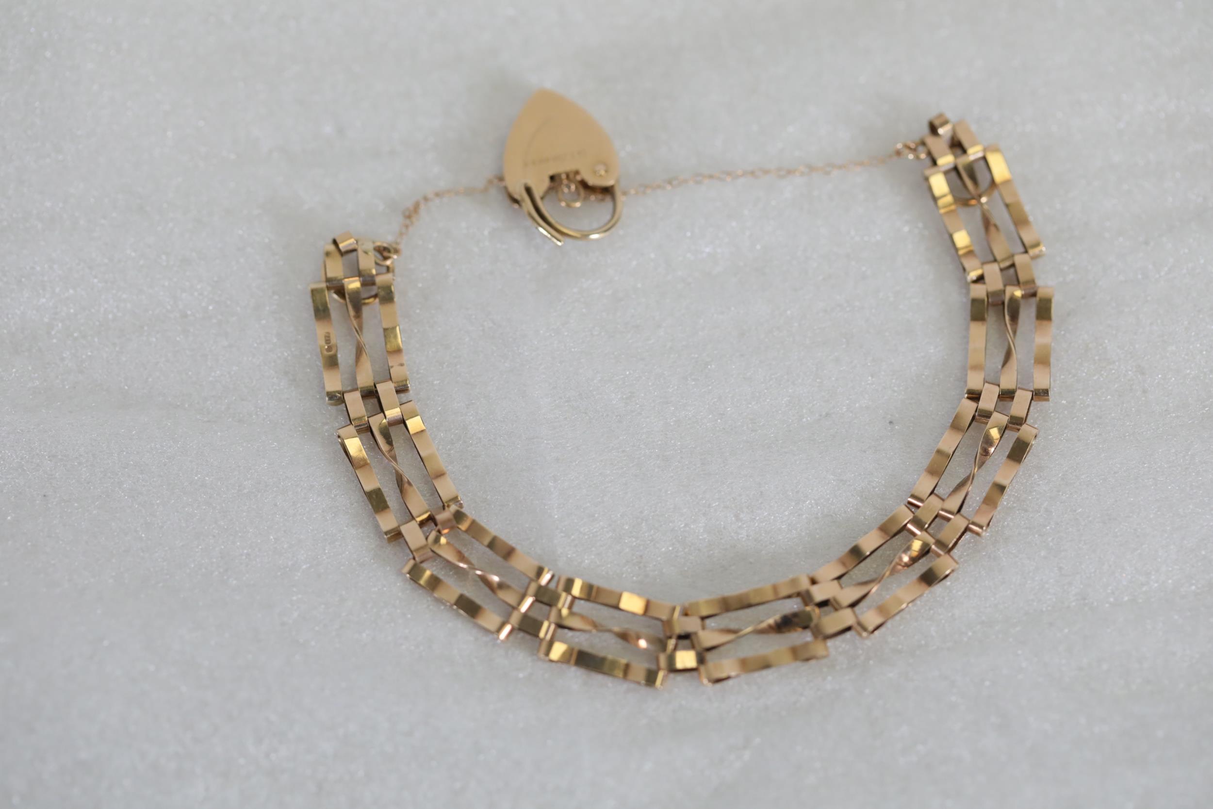 Lovely 9ct gold lockett and bracelett chain - Image 7 of 9