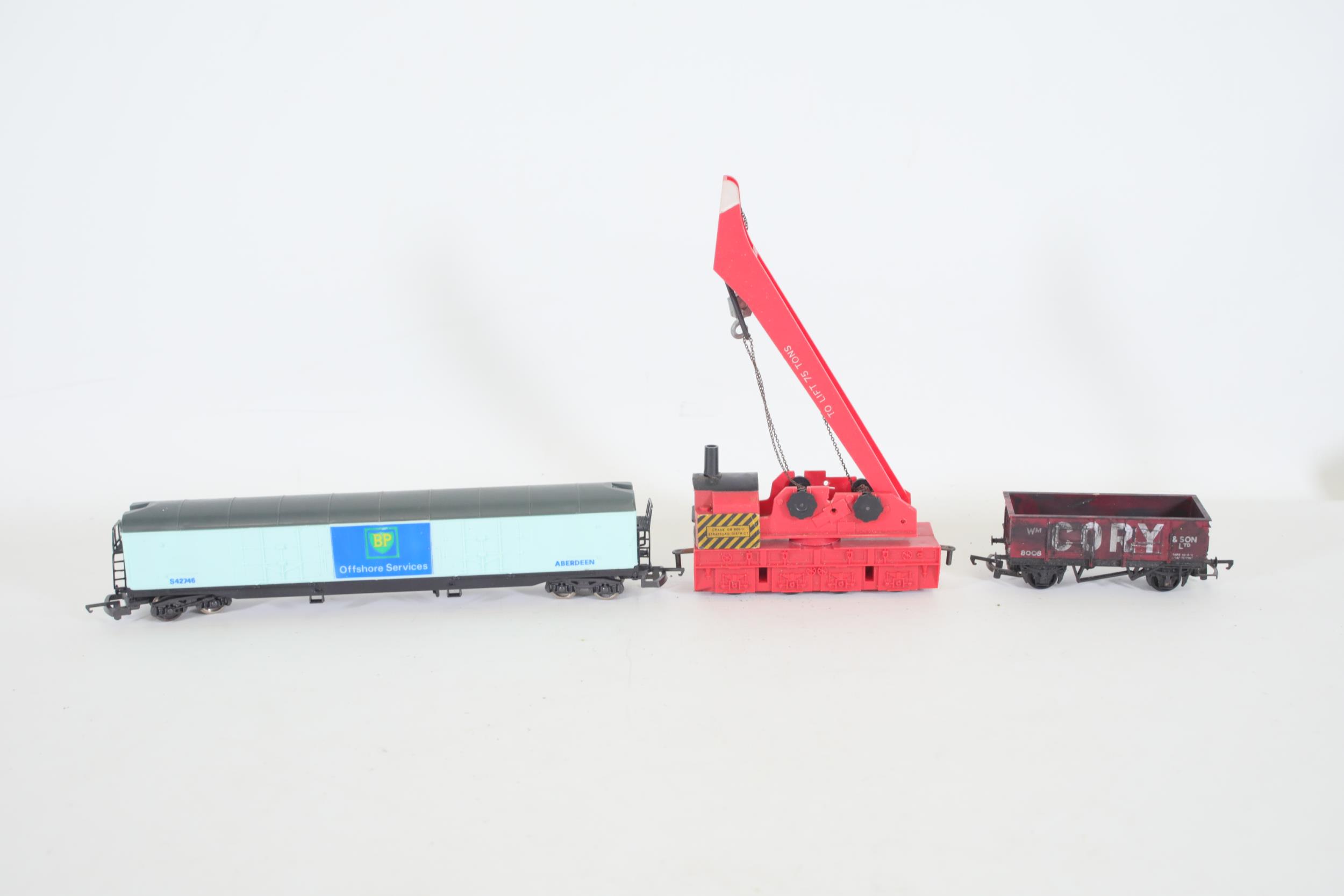 Selection of OO Gauge Decorations and Goods Wagons - Image 8 of 8