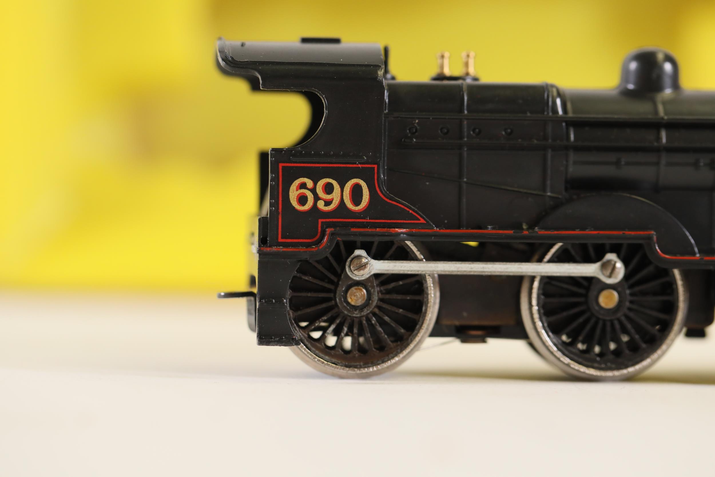 2 OO Gauge Locomotives 1 Hornby 1 Airfix LMS 690 Caerphilly Castle 4037 - Image 18 of 22