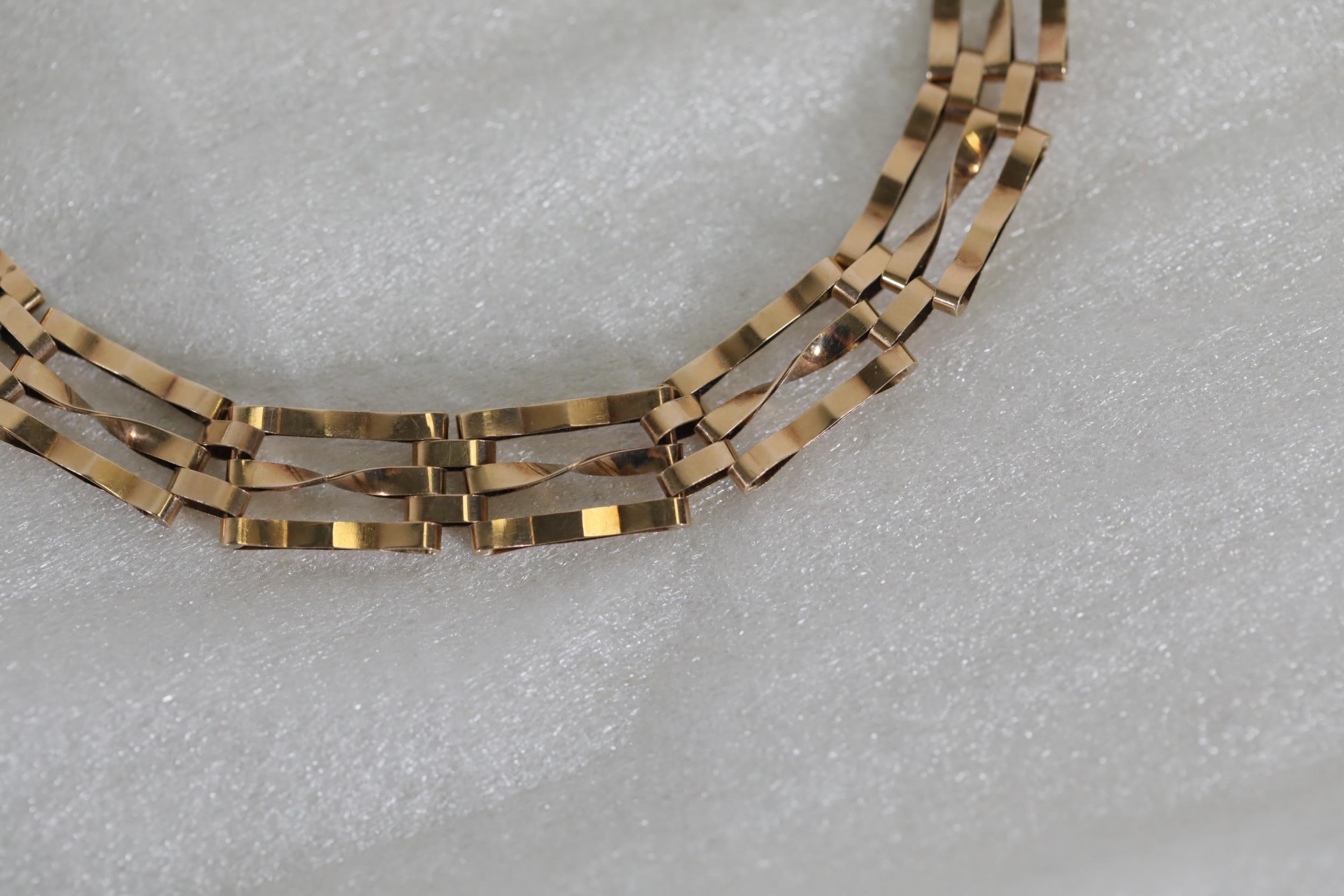 Lovely 9ct gold lockett and bracelett chain - Image 4 of 9