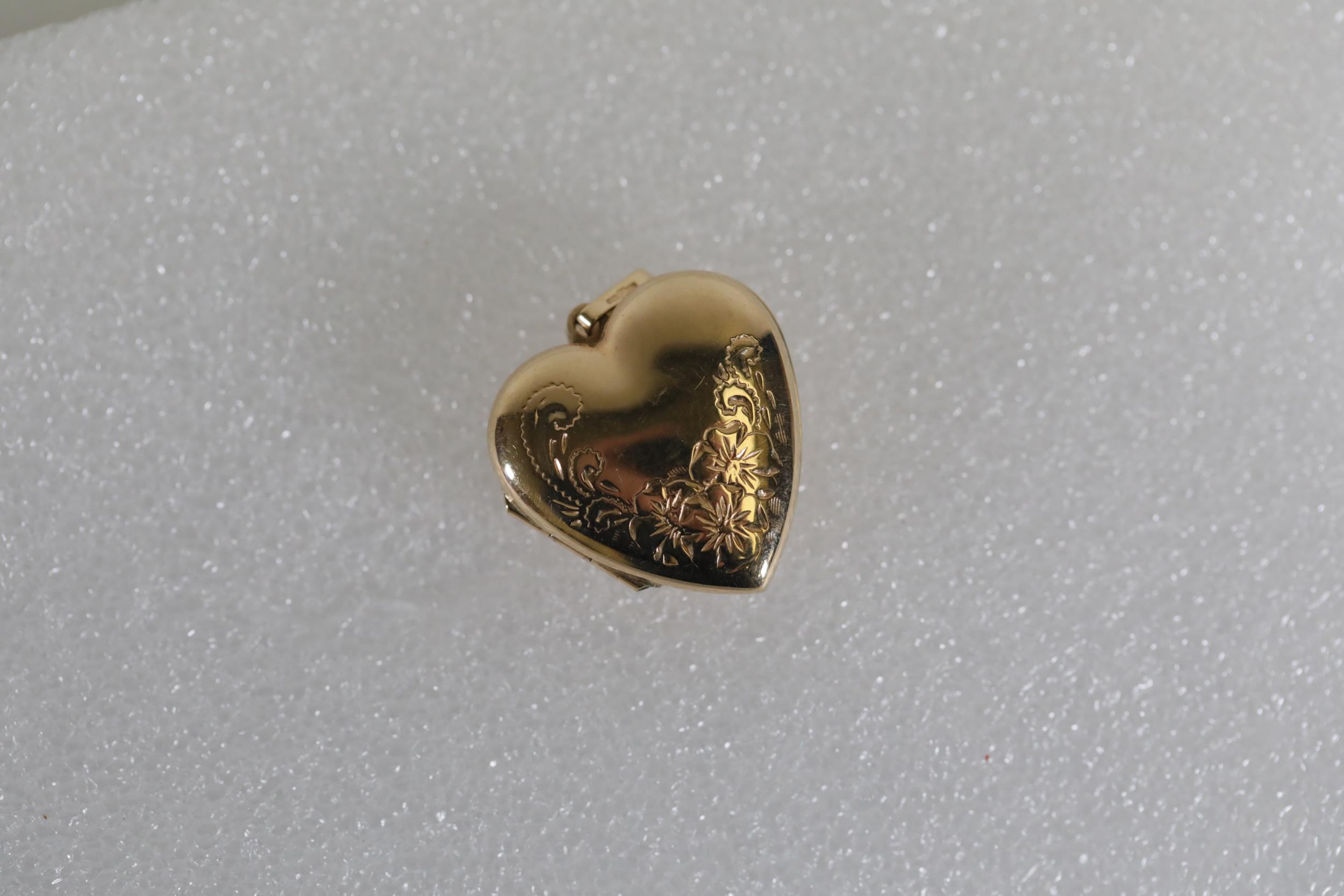 375 Gold Small Lockett Love heart - Image 2 of 8