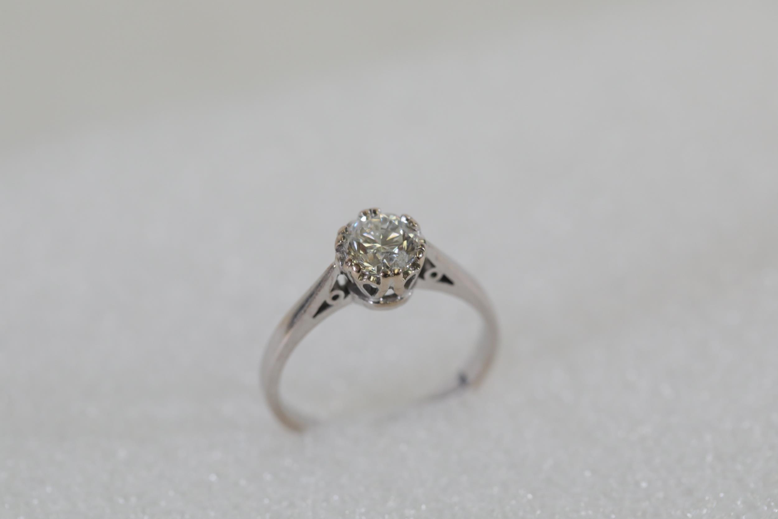 18CT White Gold and Diamond Ring - Image 5 of 8