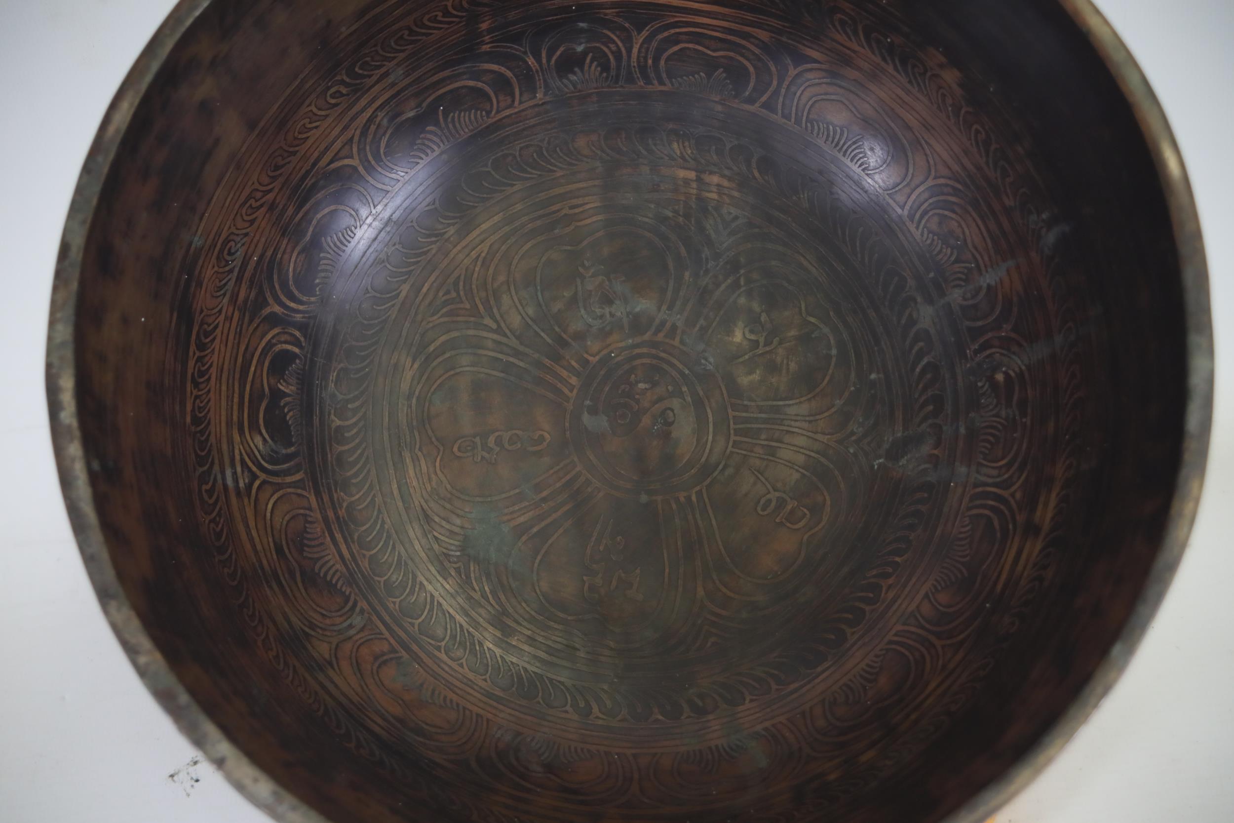 Heavy Large Etched Hand Beaten Singing Bowl - Image 10 of 11