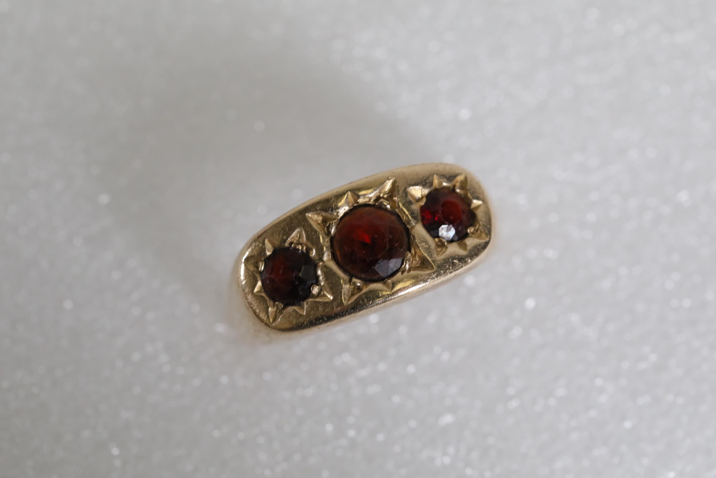 9ct Gold 3x Ruby Gold Ring - Image 2 of 9