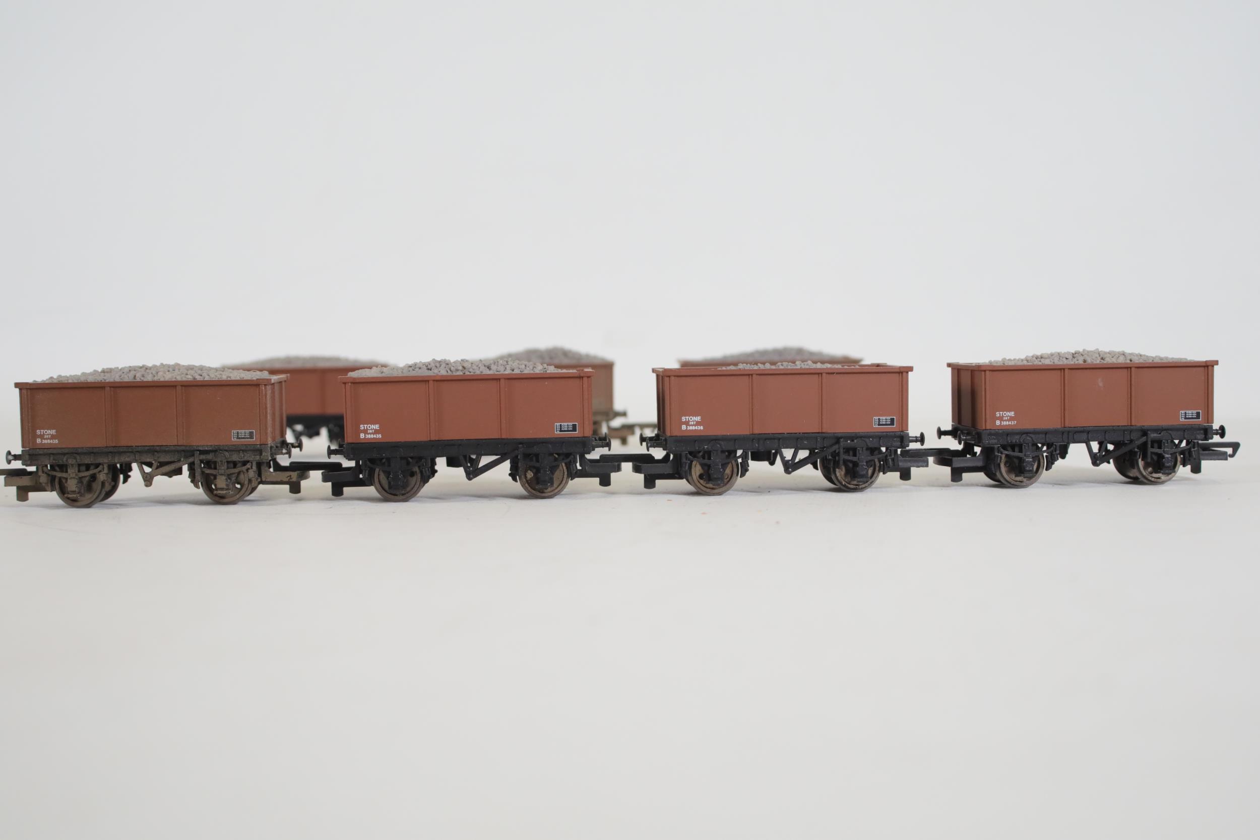 10 Hornby 26 Tonne Full Stone Carriers OO Gauge Goods Wagons - Image 6 of 8
