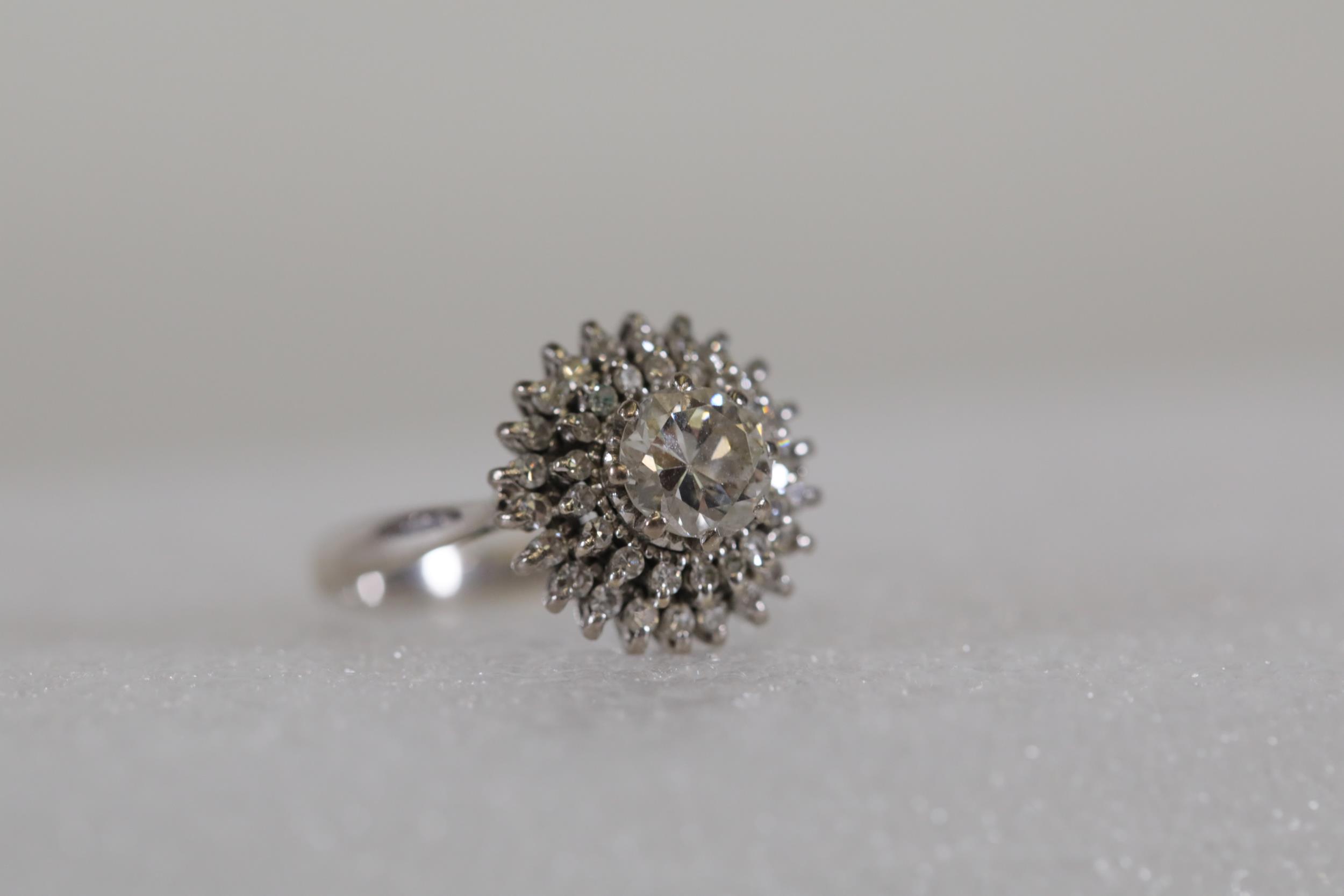 18CT Diamond Cluster Ring - Image 11 of 16