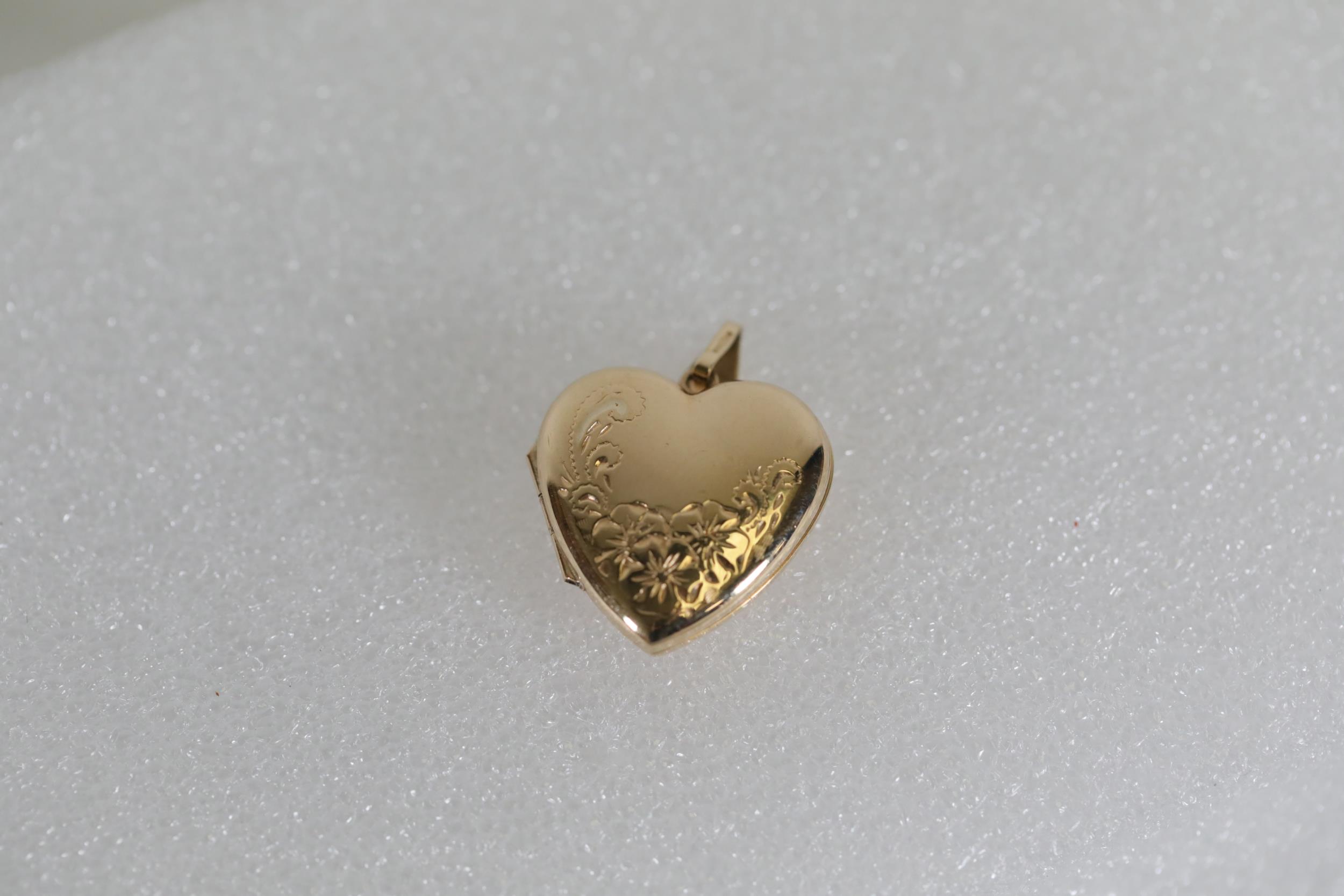 375 Gold Small Lockett Love heart