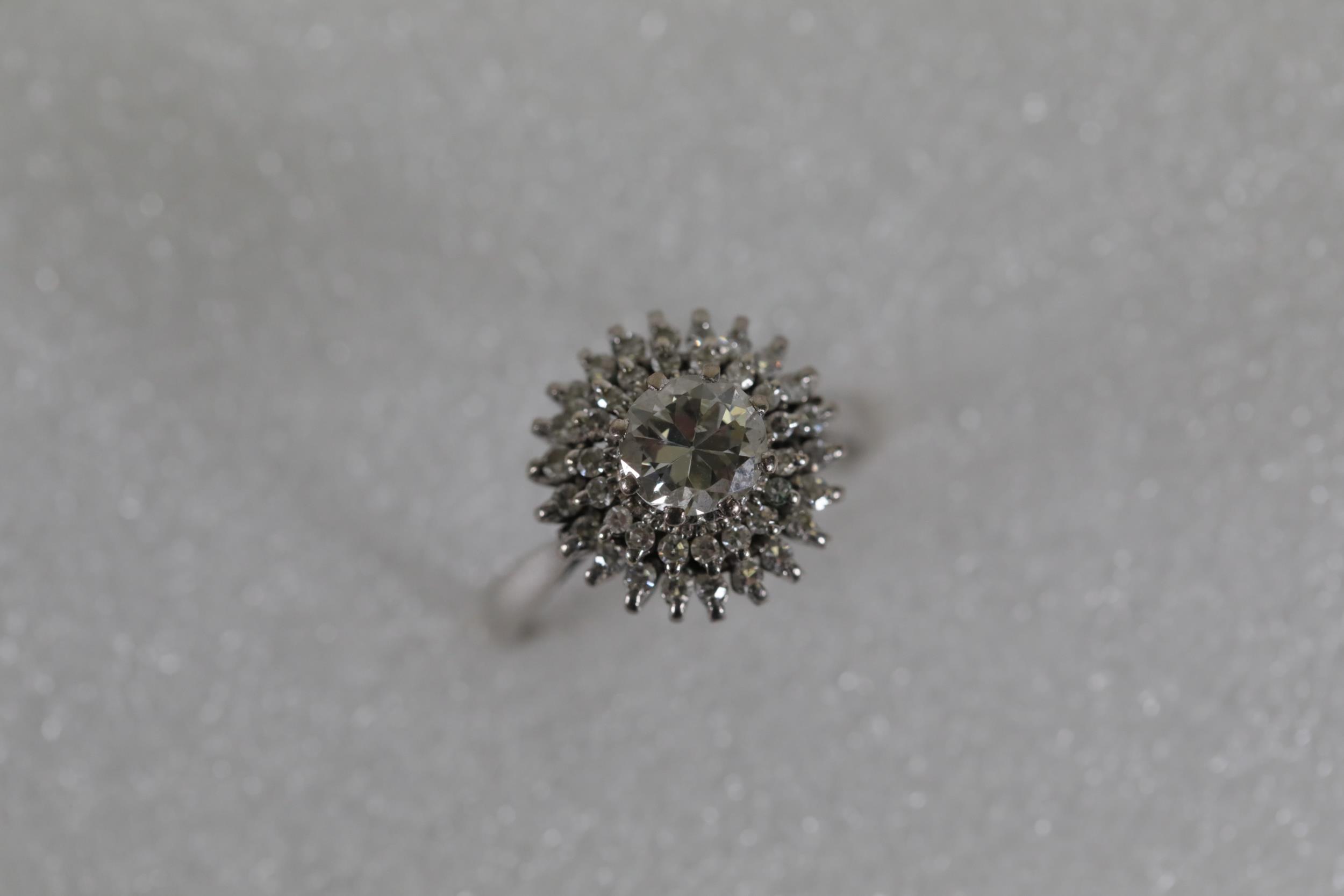 18CT Diamond Cluster Ring - Image 14 of 16