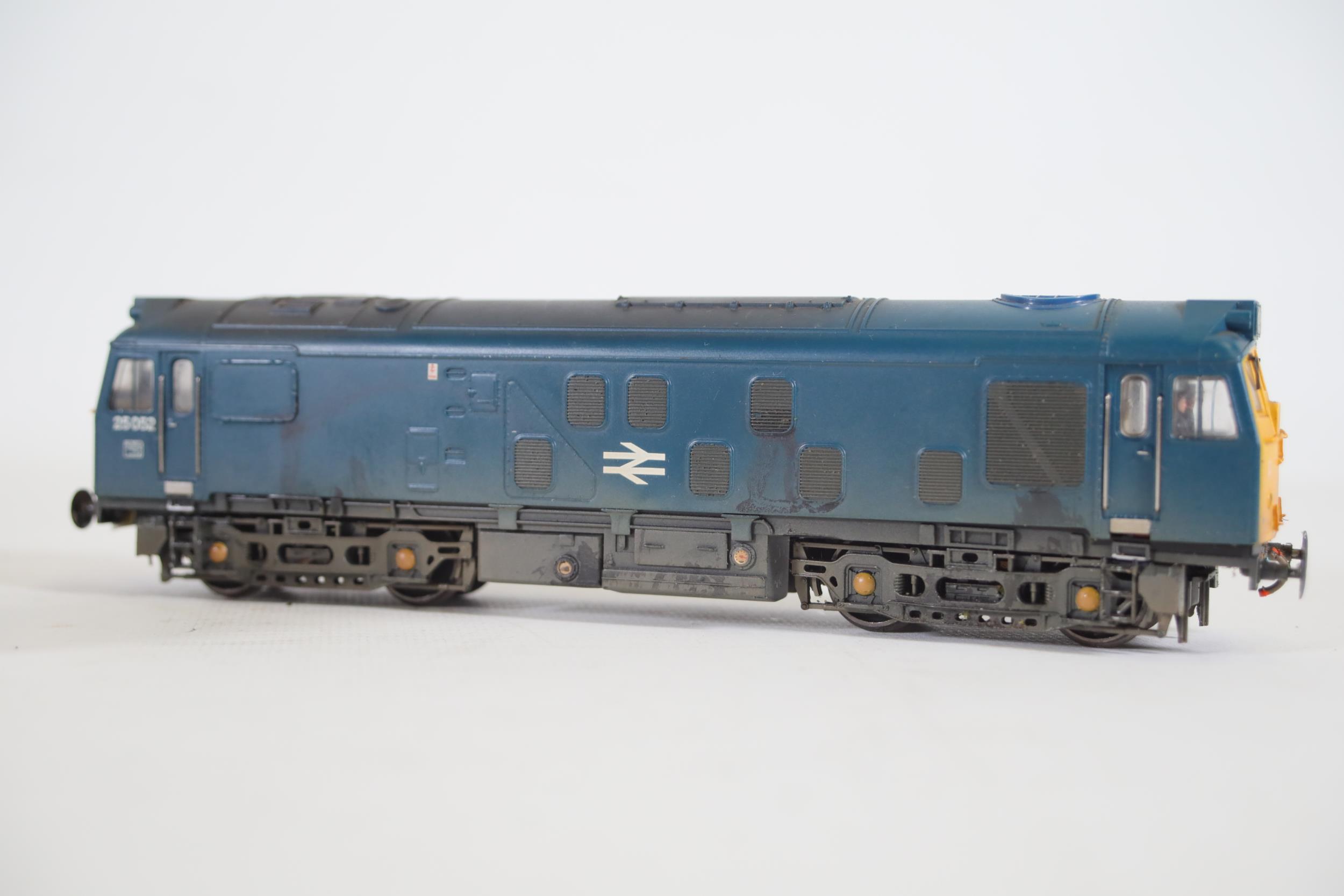 2 Bachmann BR Blue OO Gauge Locomotives Class 25 Diesels - Image 8 of 8