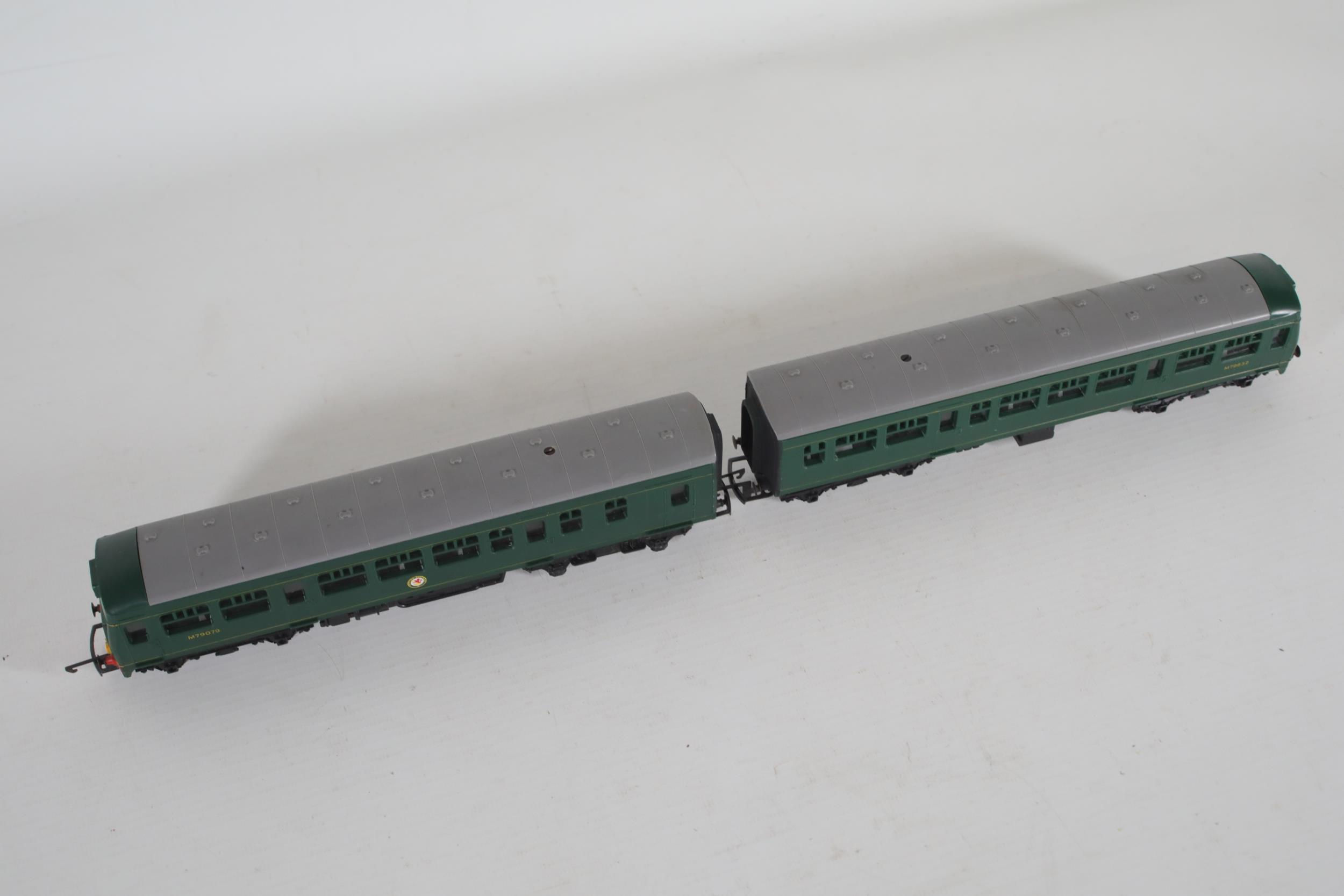 2 Hornby BR Green DMU Coaches Front and Back Locomotives - Image 7 of 8