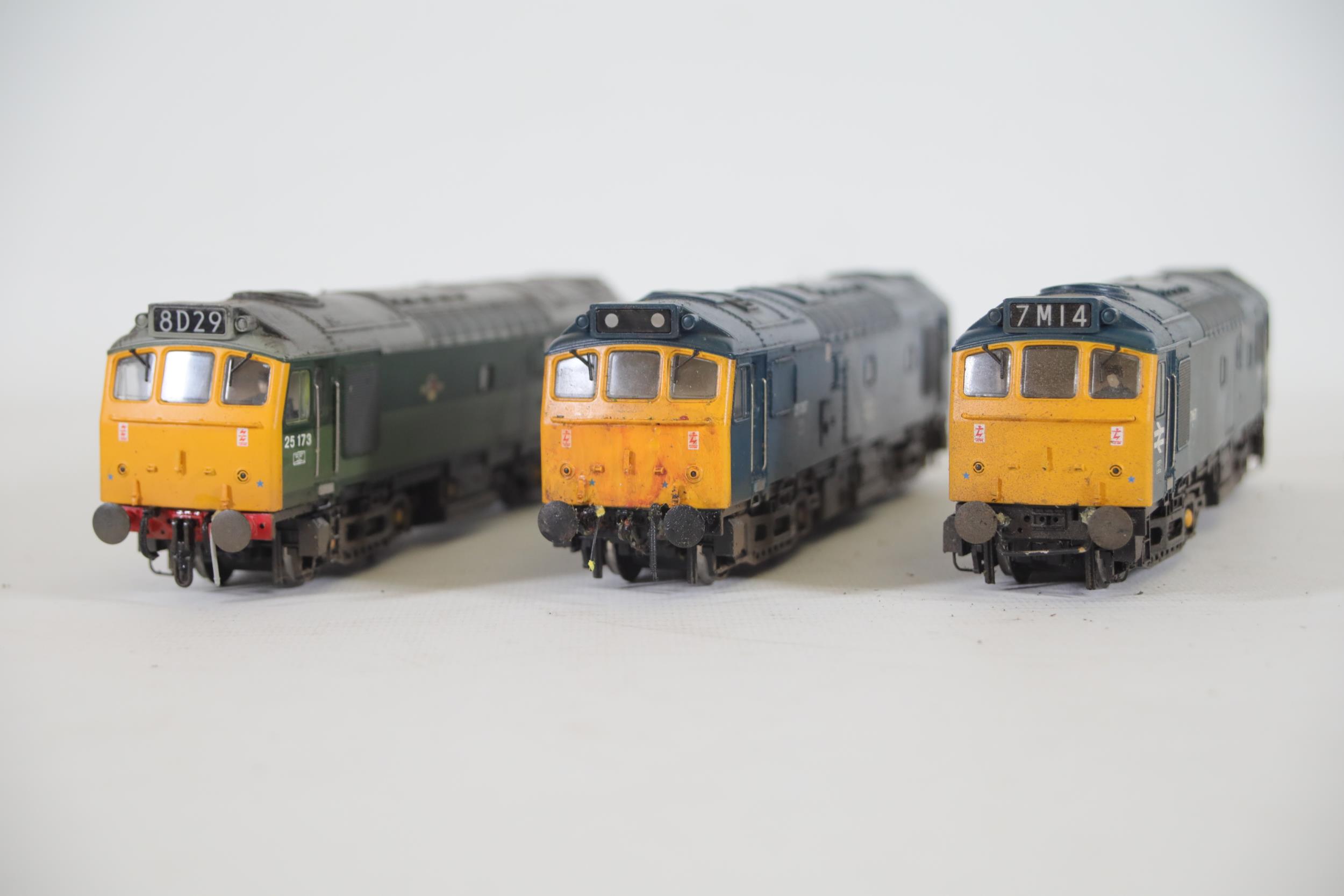3 Bachmann Locomotives OO Gauge 25087 7667 and 25173