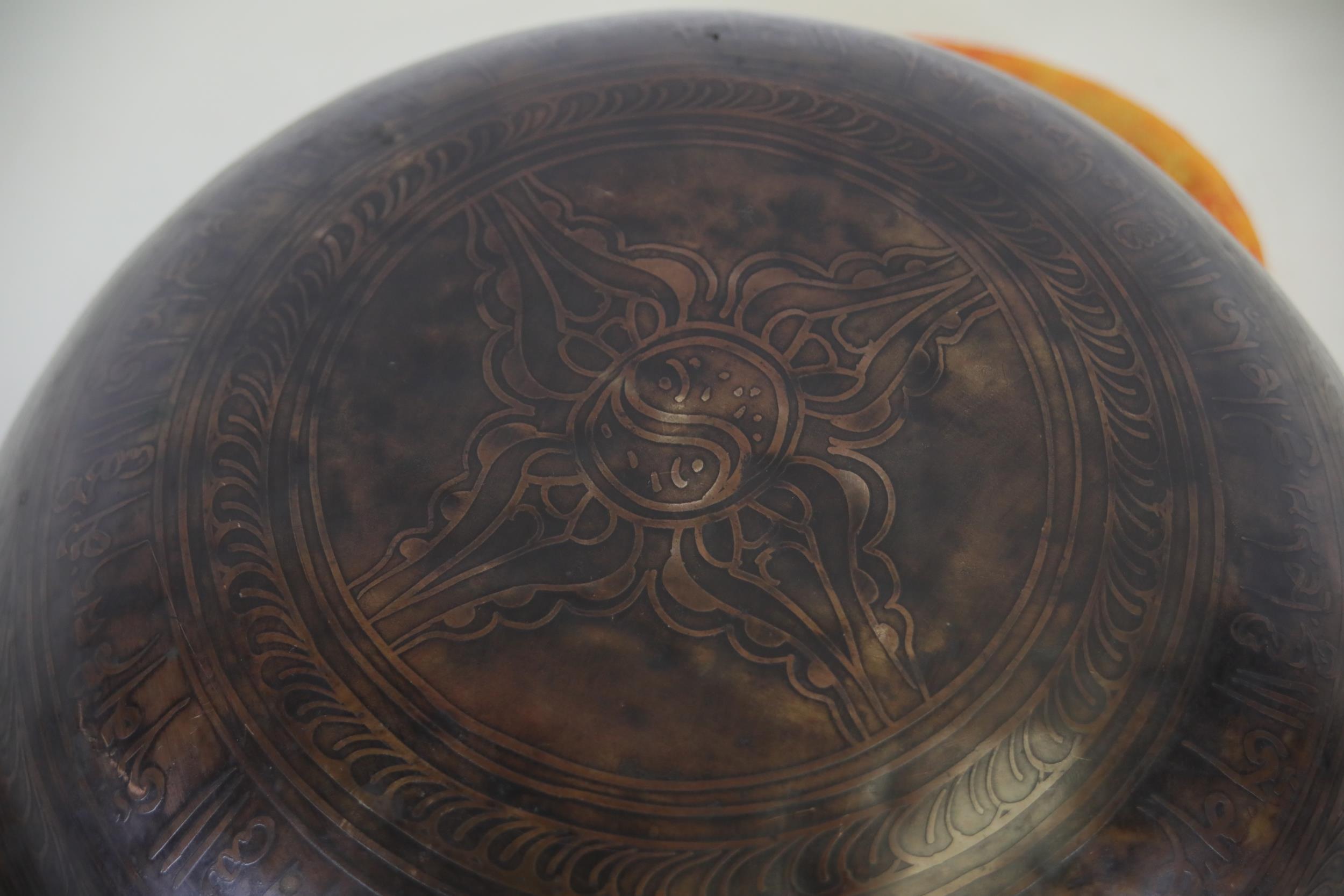 Heavy Large Etched Hand Beaten Singing Bowl - Image 11 of 11