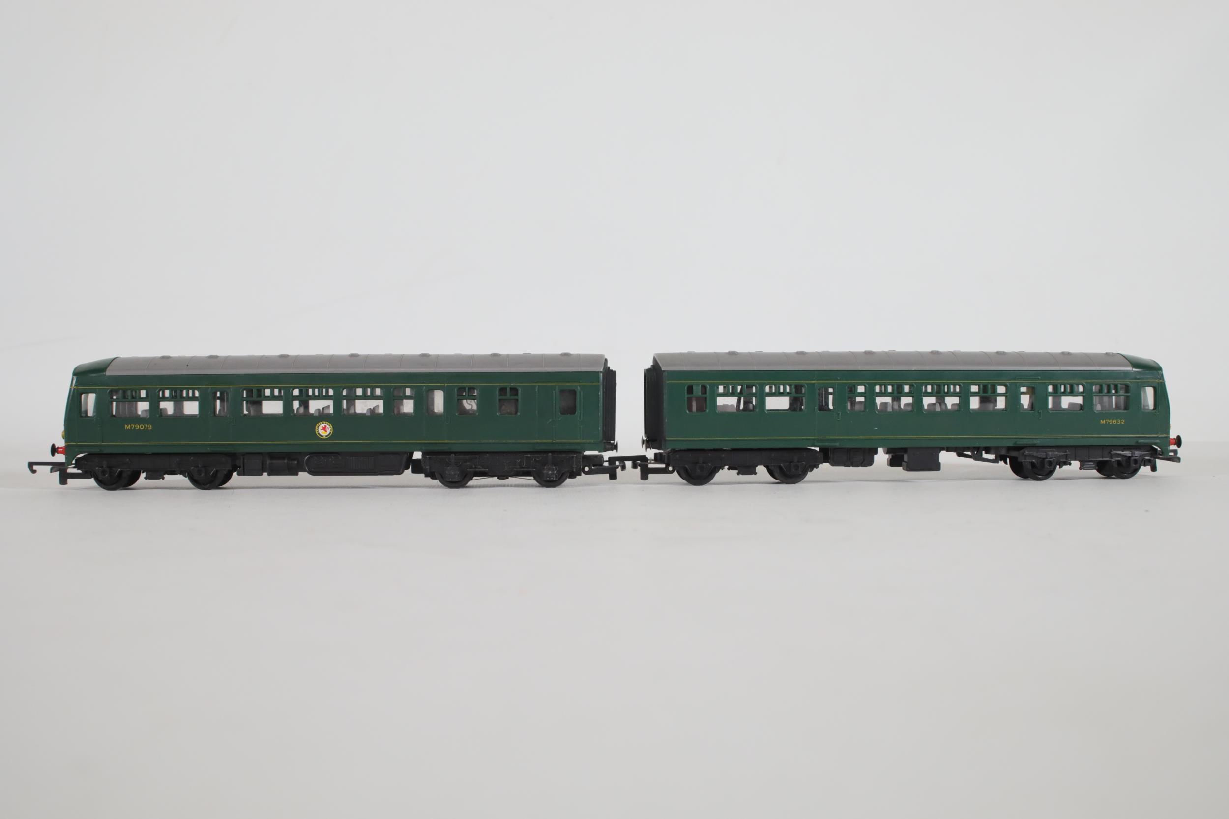 2 Hornby BR Green DMU Coaches Front and Back Locomotives - Image 6 of 8