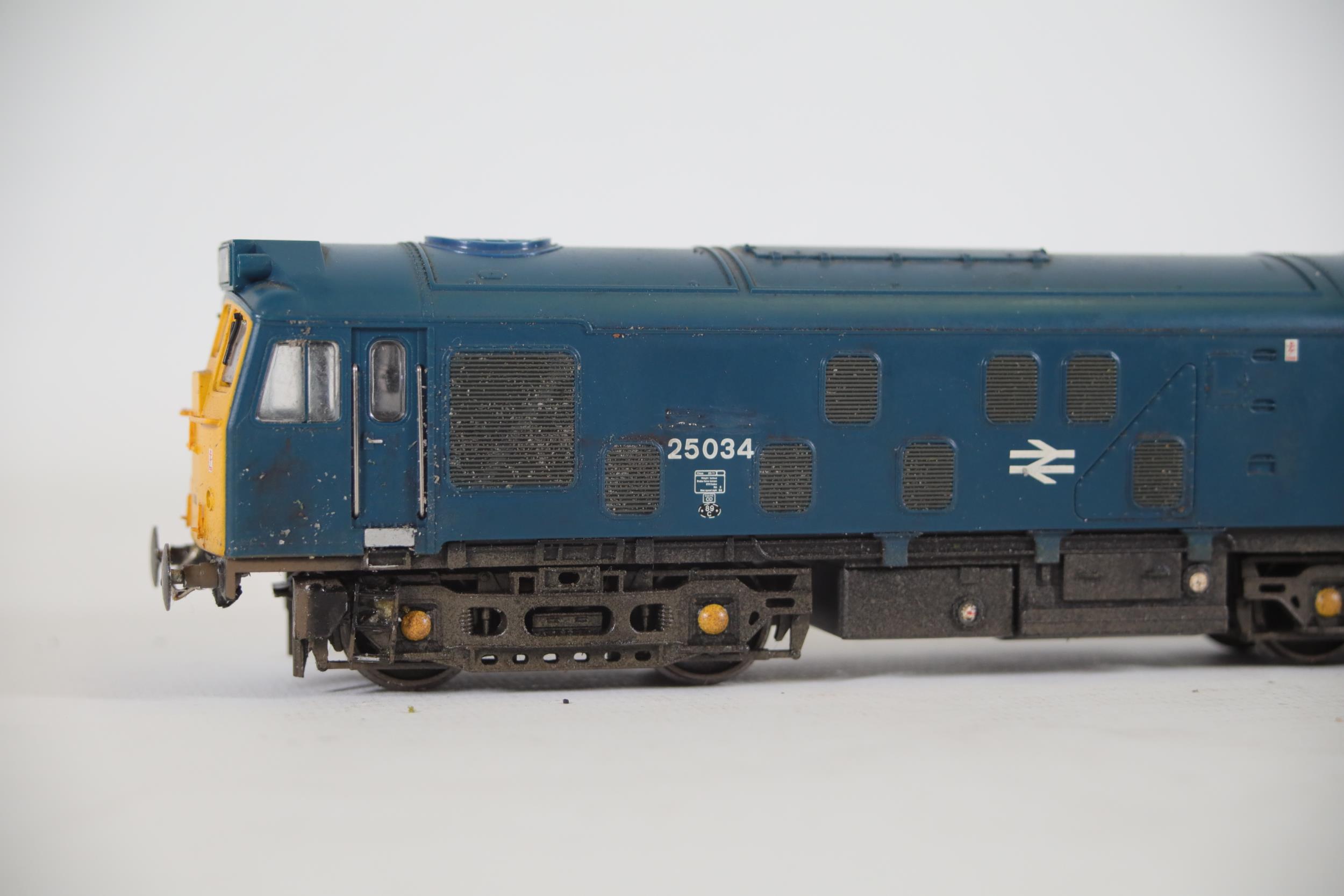 2 Bachmann BR Blue OO Gauge Locomotives Class 25 Diesels - Image 5 of 8