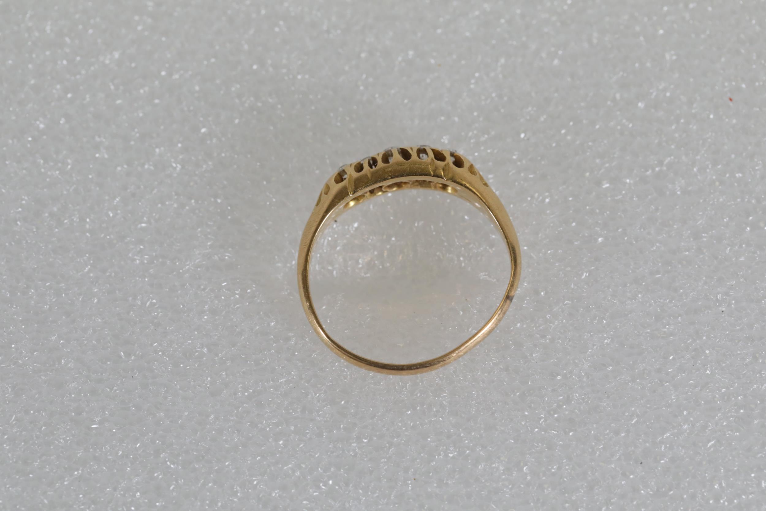 18ct Gold Diamond 5 set ring - Image 6 of 9