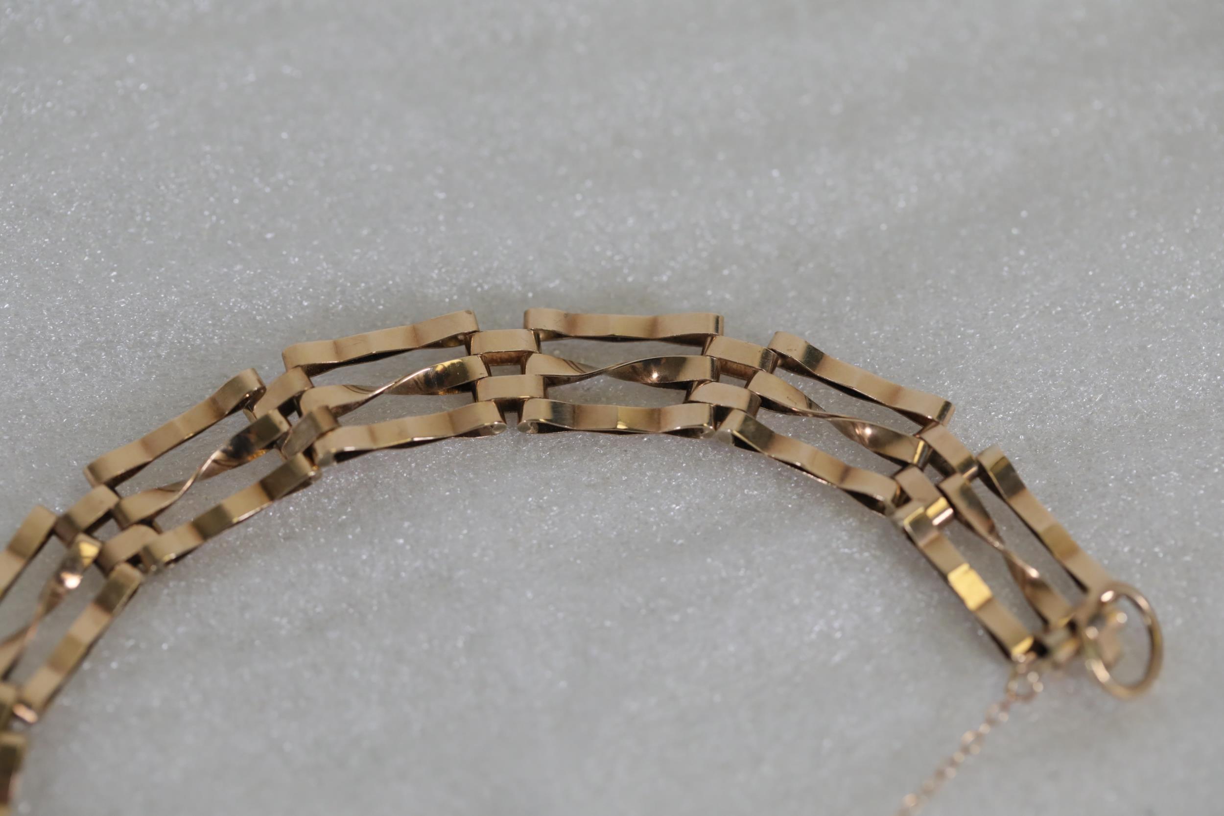 Lovely 9ct gold lockett and bracelett chain - Image 8 of 9