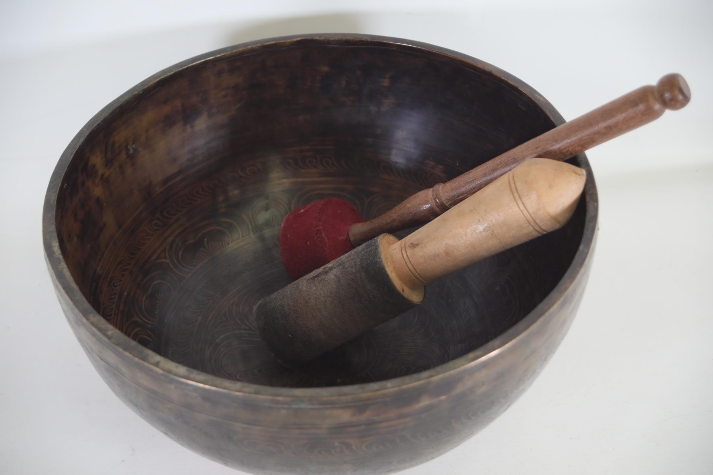 Heavy Large Etched Hand Beaten Singing Bowl - Image 2 of 11