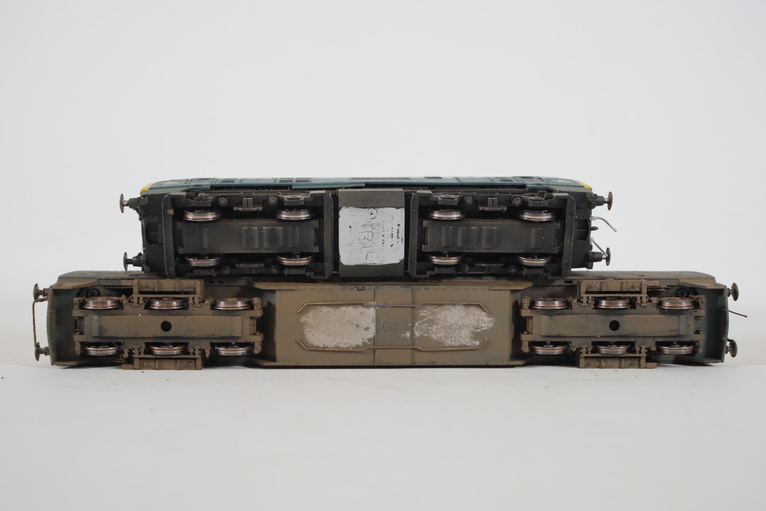 2 Green Locomotives by Dapol Western Centurion - Image 2 of 8