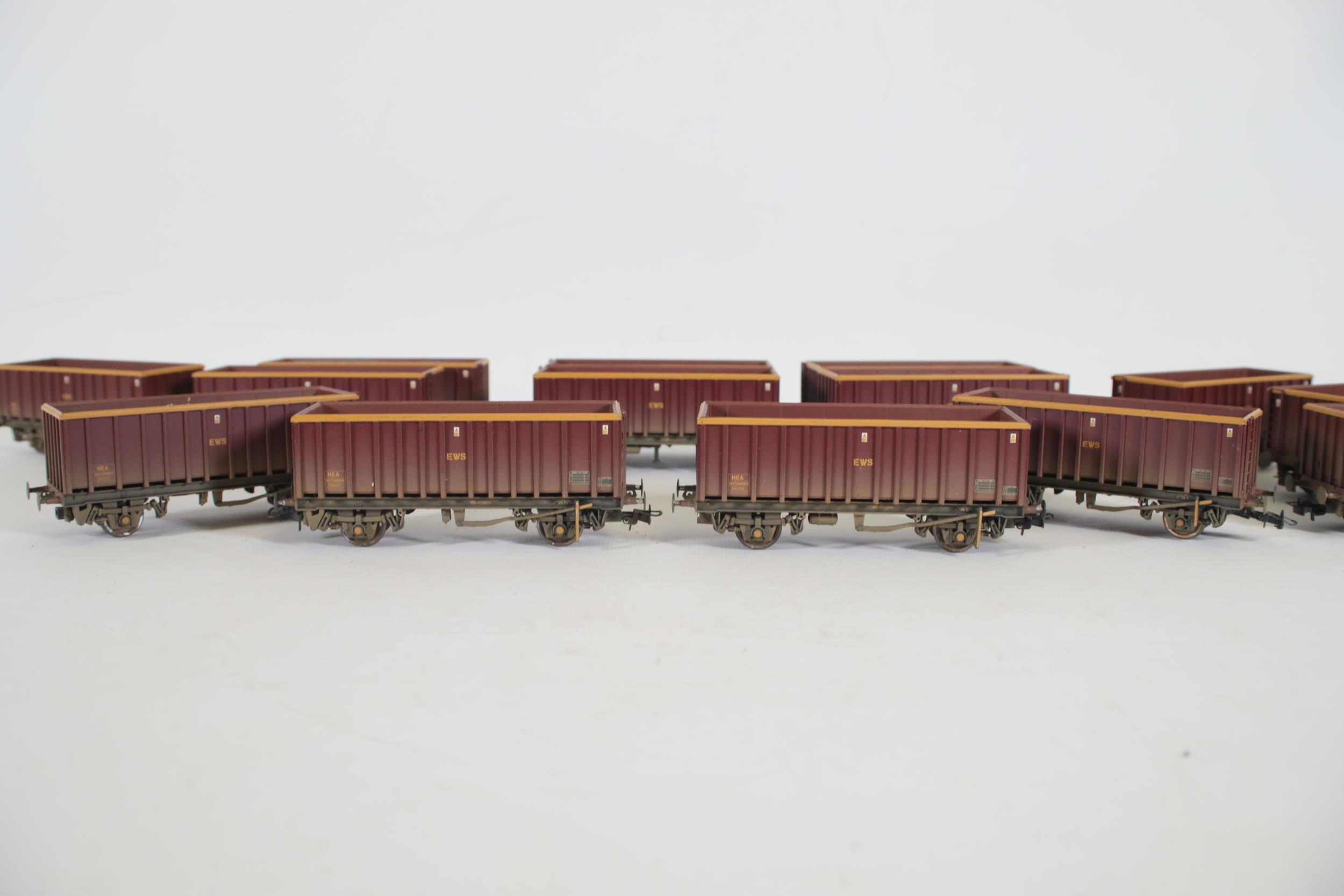 25x Bachmann 45 Tonne Box Body Mineral Wagons OO Gauge - Image 2 of 8