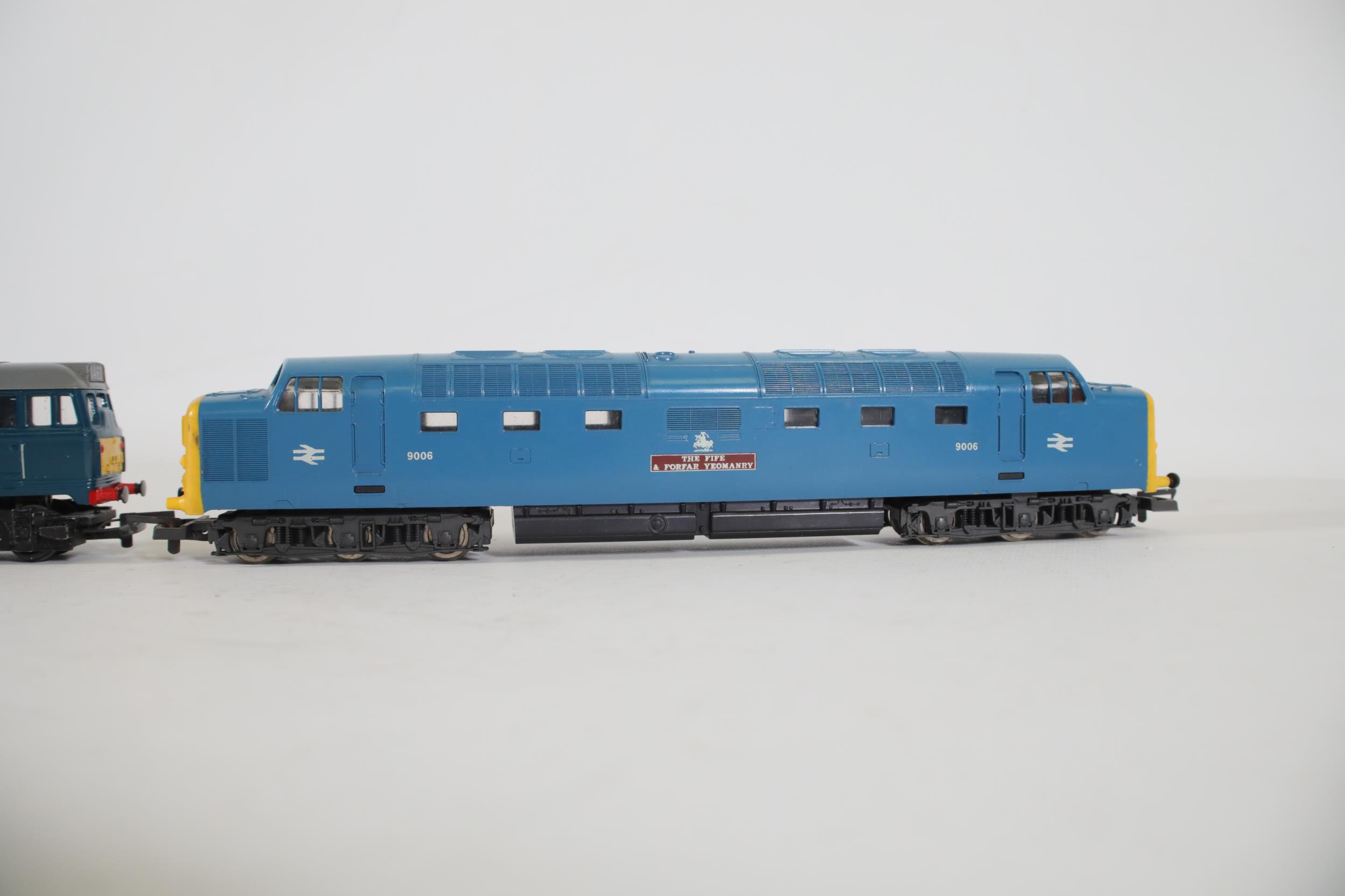 2 OO Gauge Locomotives 1 Lima Forfar Yeomanry and 1 Triang R357 D5572 - Image 2 of 8