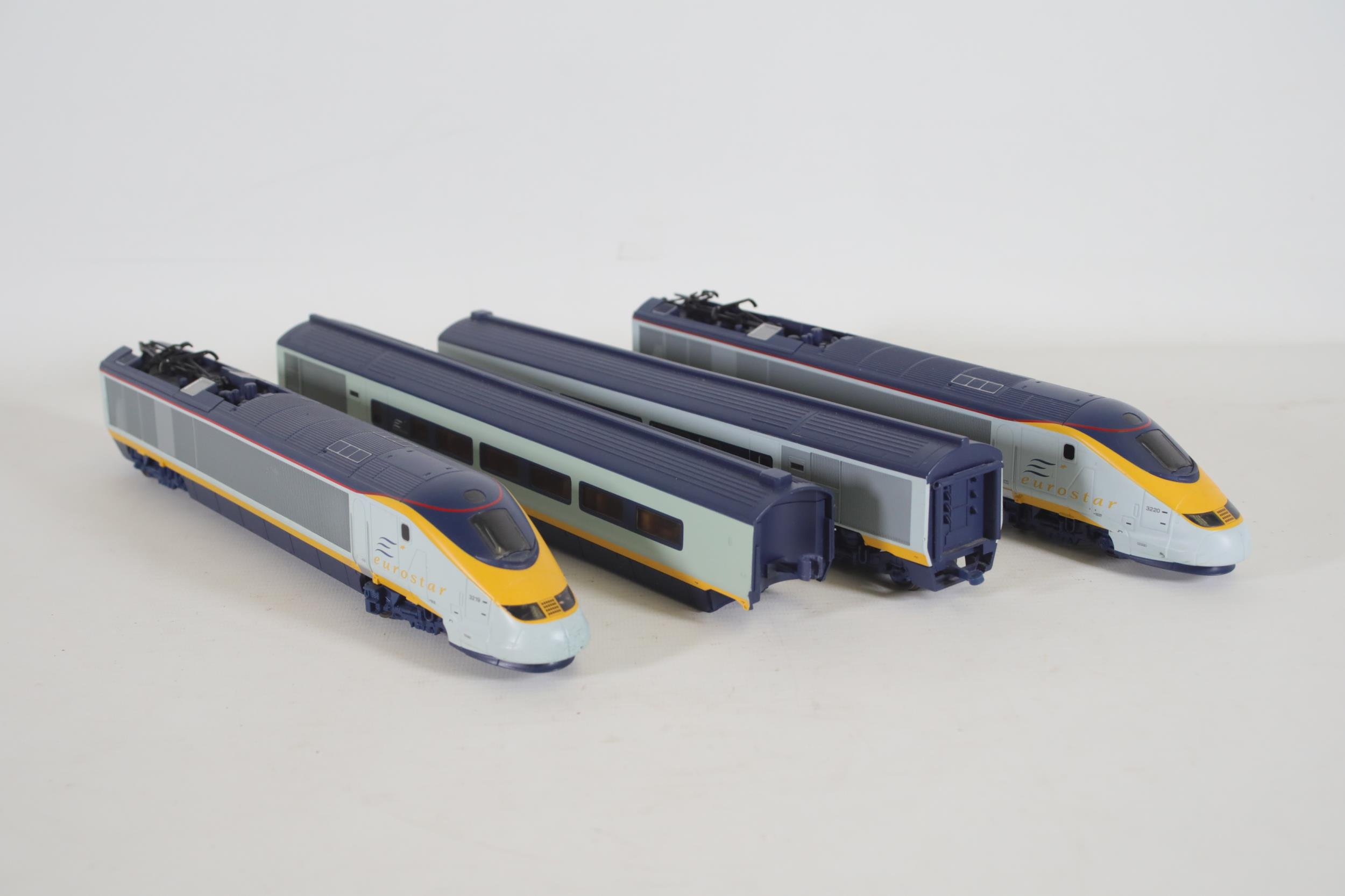 Eurostar Hornby Set 2 Locomotives and 2 Carriages 3220 3219 OO Gauge