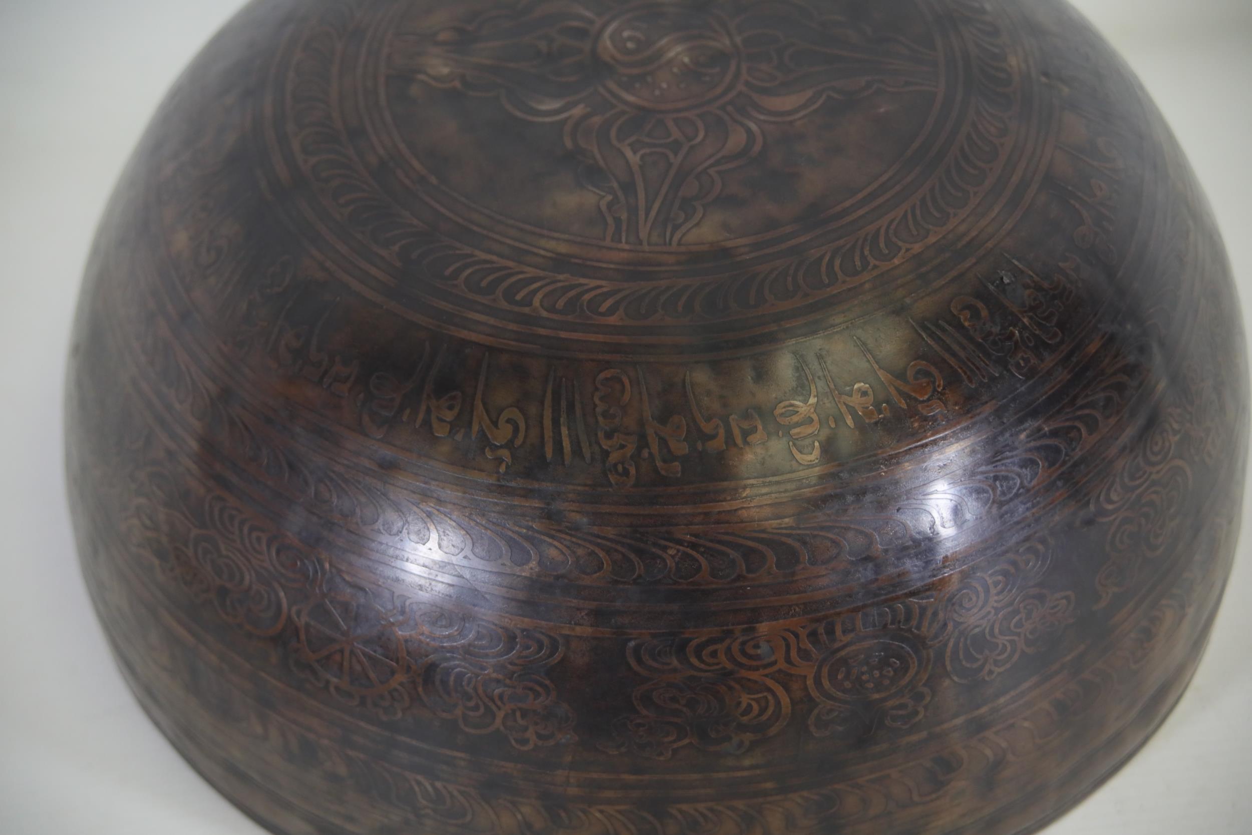 Heavy Large Etched Hand Beaten Singing Bowl - Image 6 of 11