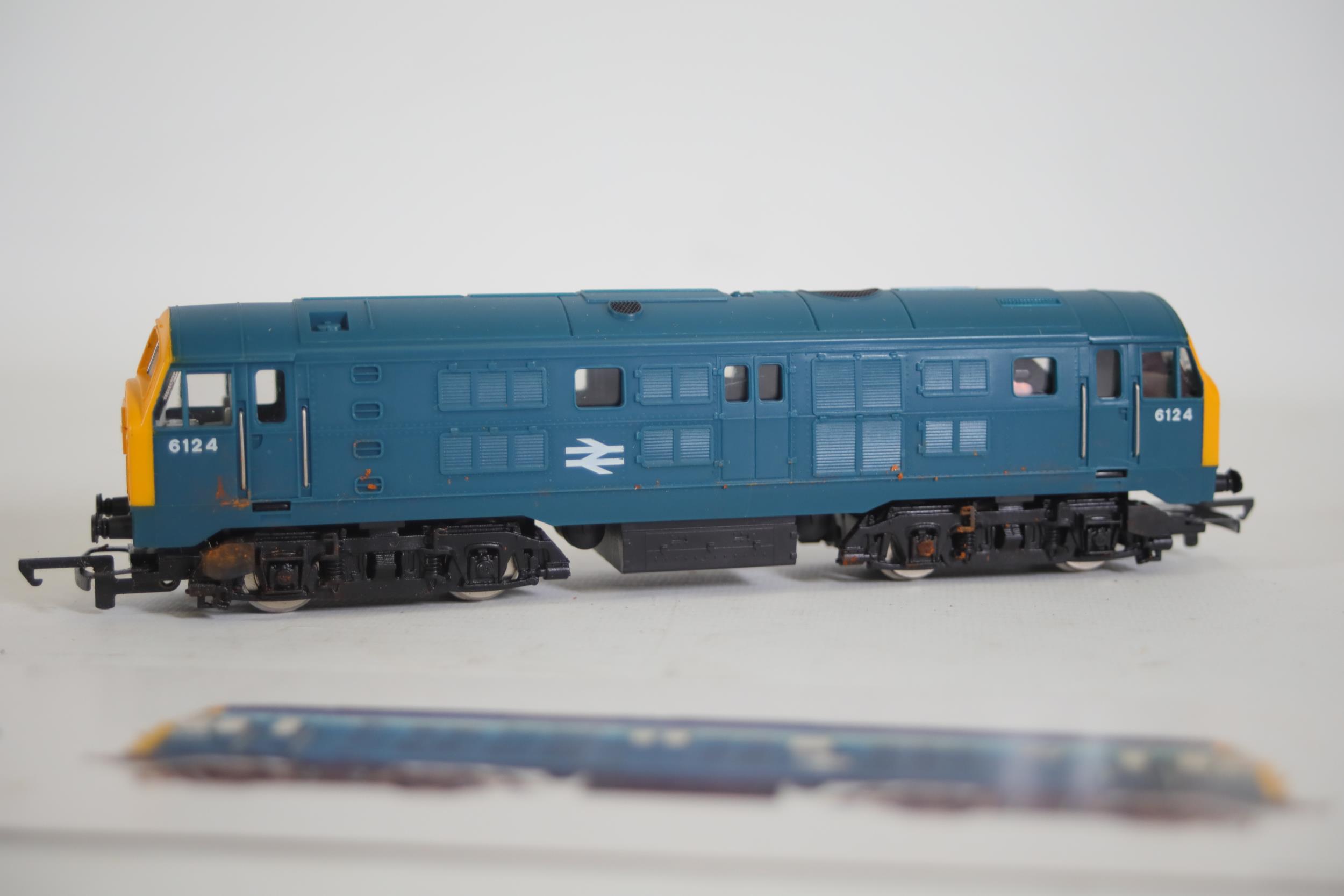 Hornby BR Class 29 BoBo Diesel 6124 Plus Other - Image 7 of 14