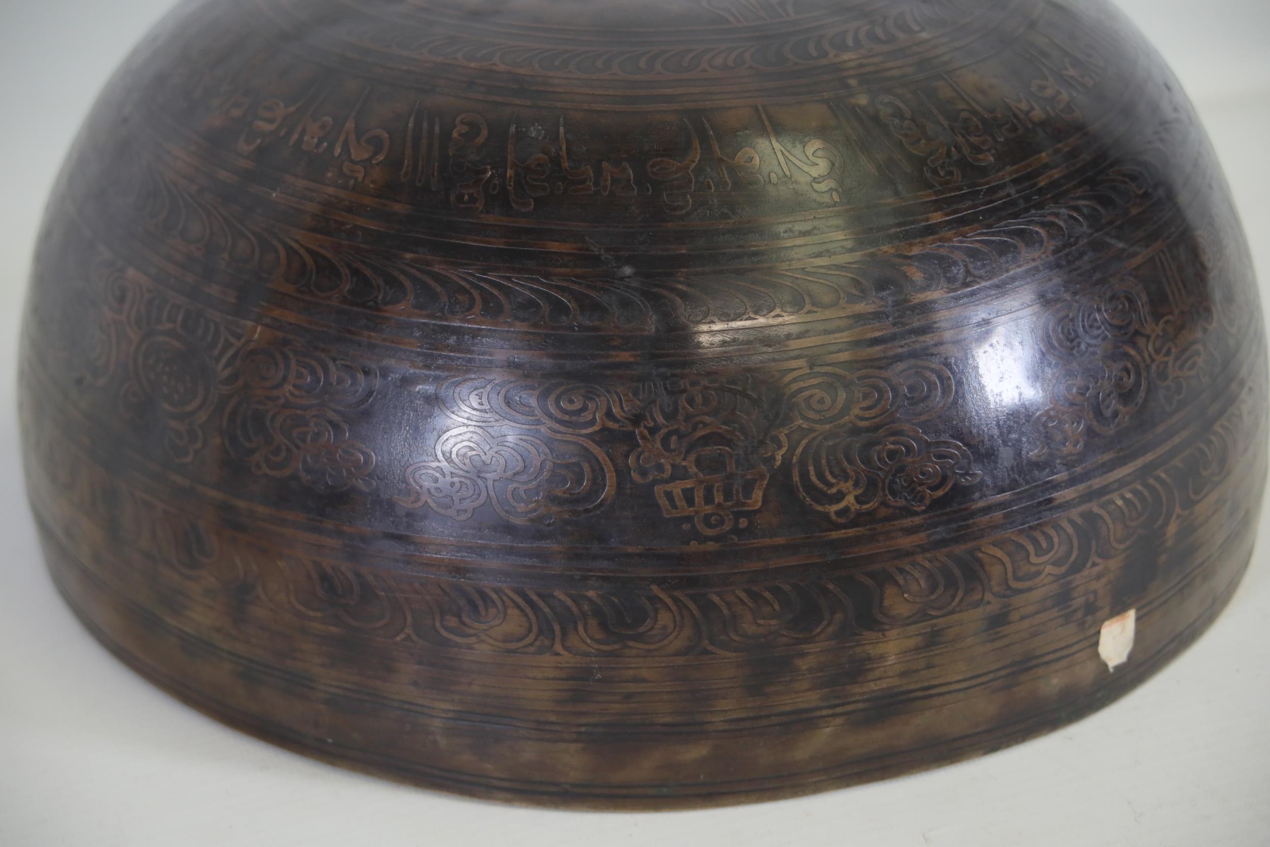 Heavy Large Etched Hand Beaten Singing Bowl - Image 8 of 11