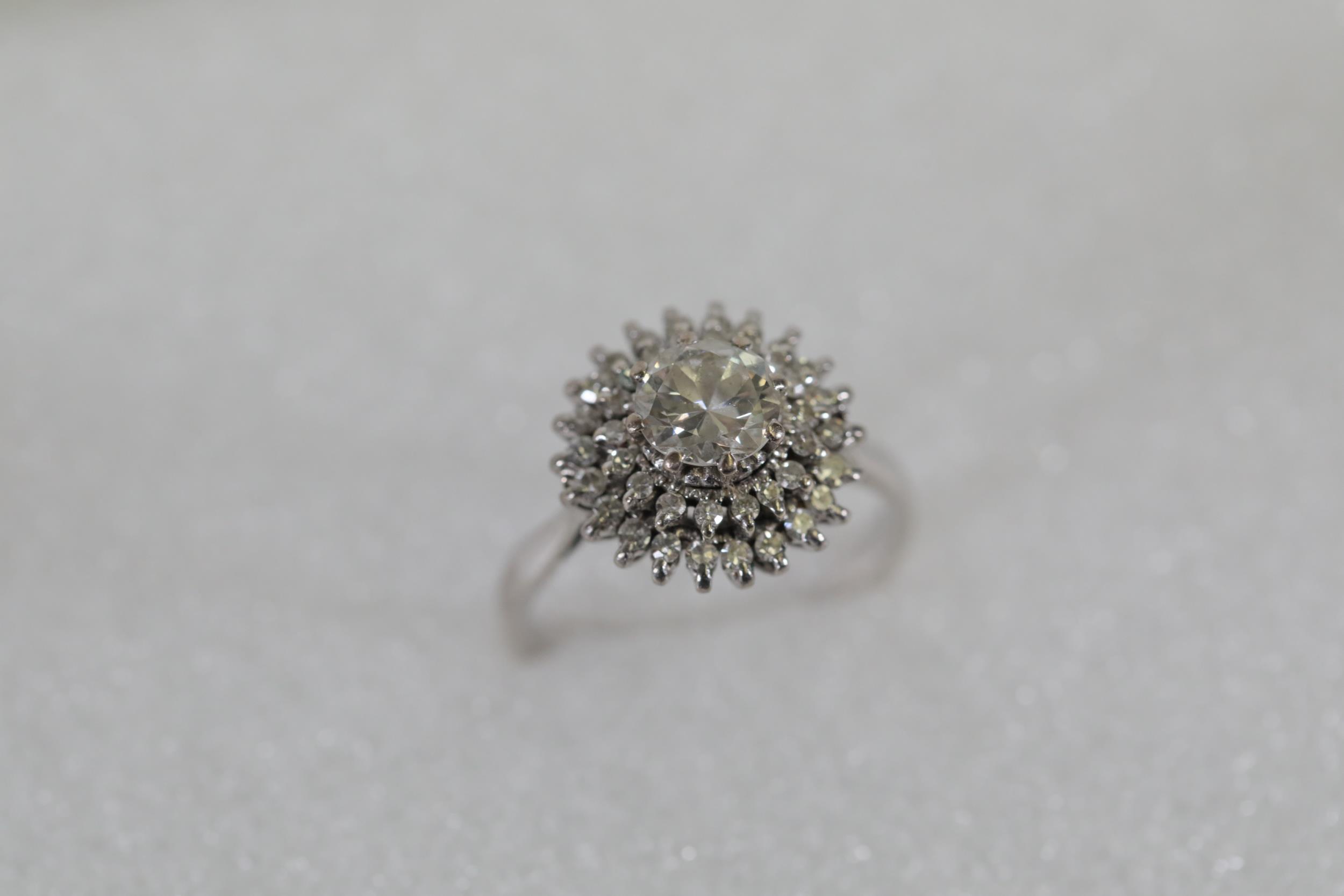 18CT Diamond Cluster Ring - Image 13 of 16