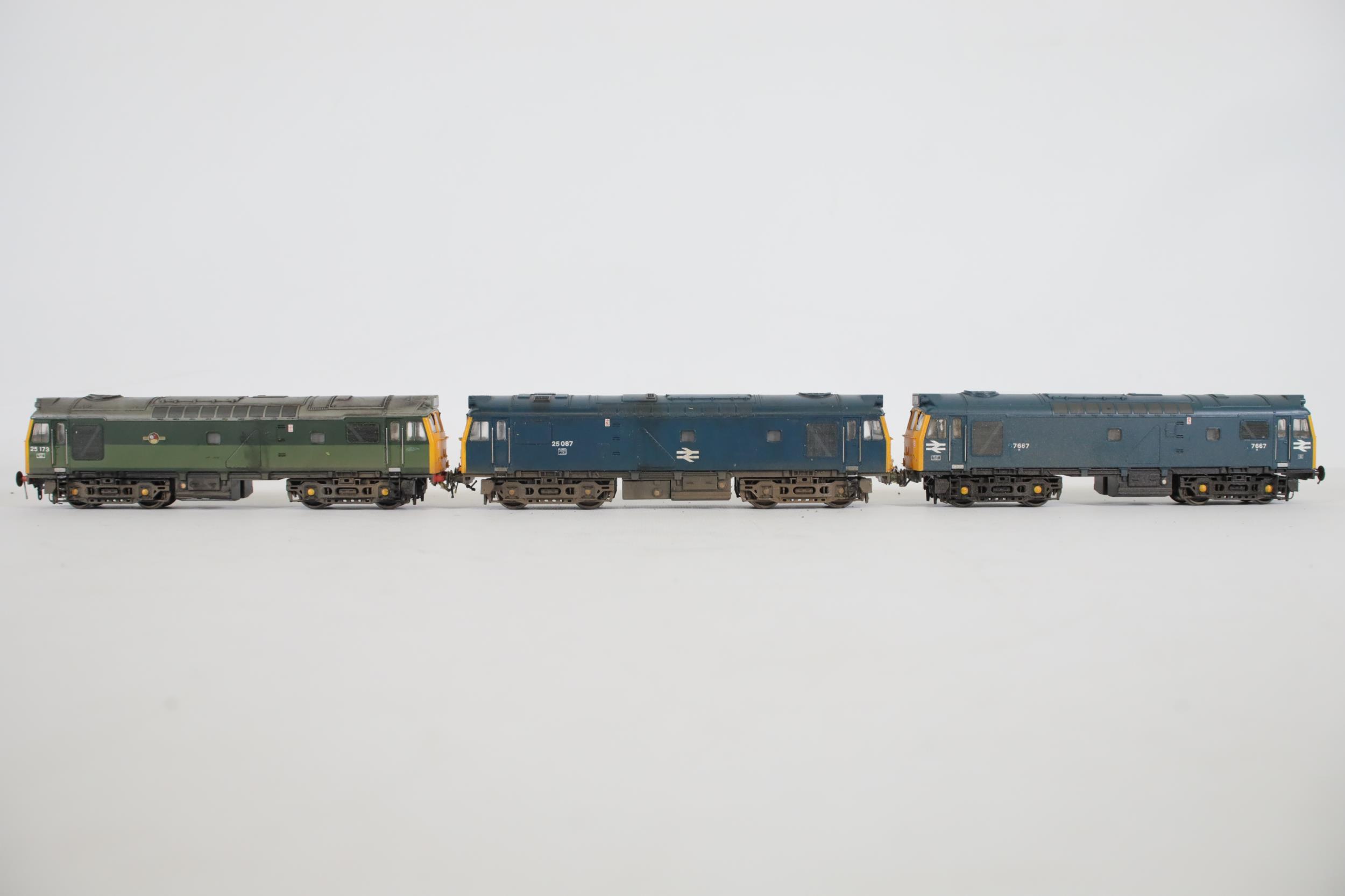 3 Bachmann Locomotives OO Gauge 25087 7667 and 25173 - Image 2 of 8